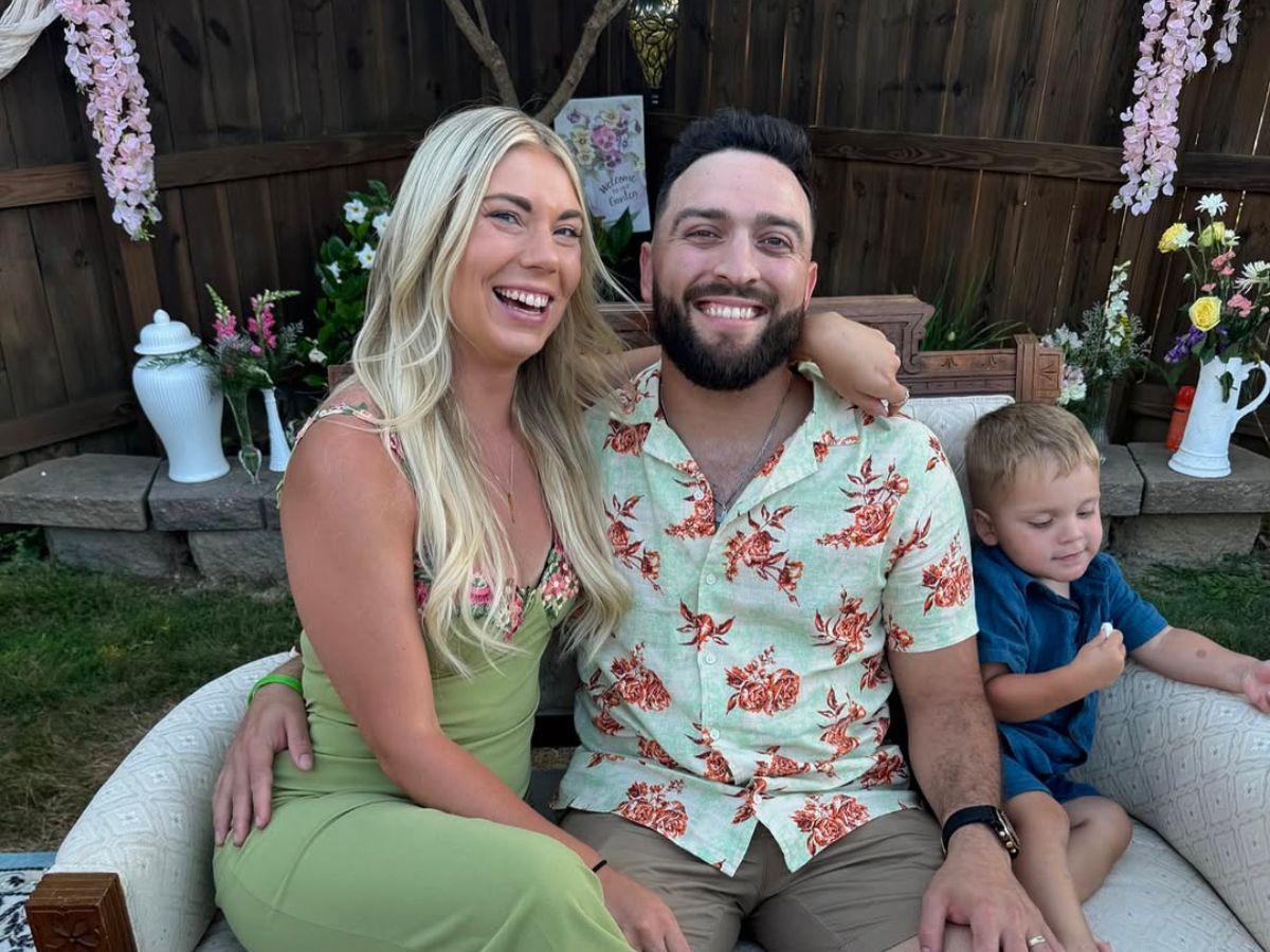 Mark Anthony Cuevas &amp; Aubrey Rainey with their kid. Image via Instagram /@markanthonycuevas_