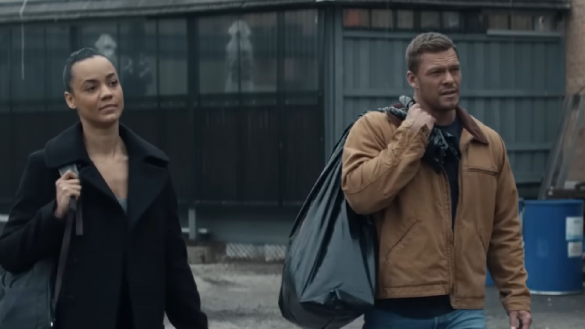Reacher Season 4 is dealyed / (Image via Prime Video)