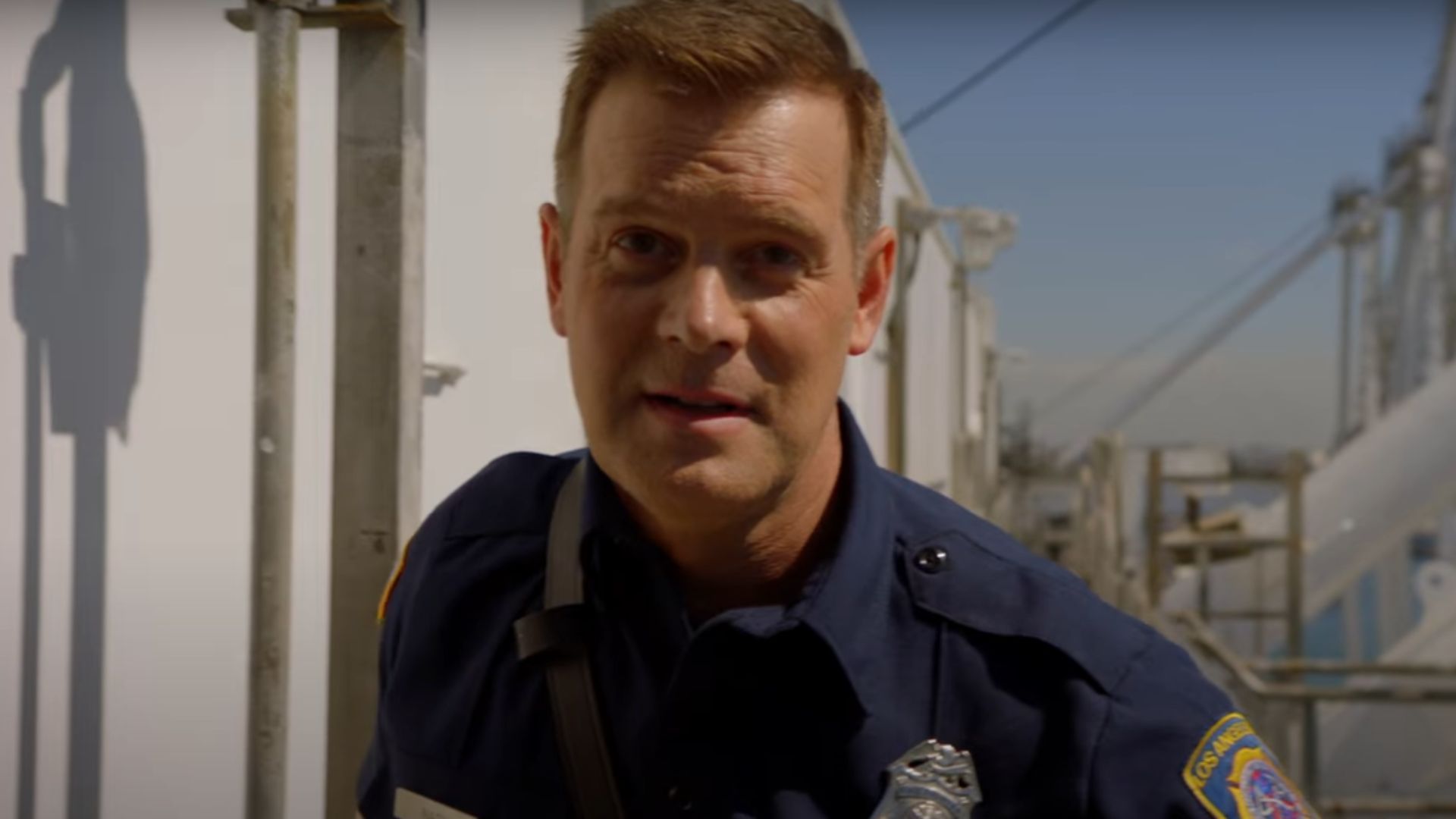 Bobby in 9-1-1 (Image via YouTube/ABC)