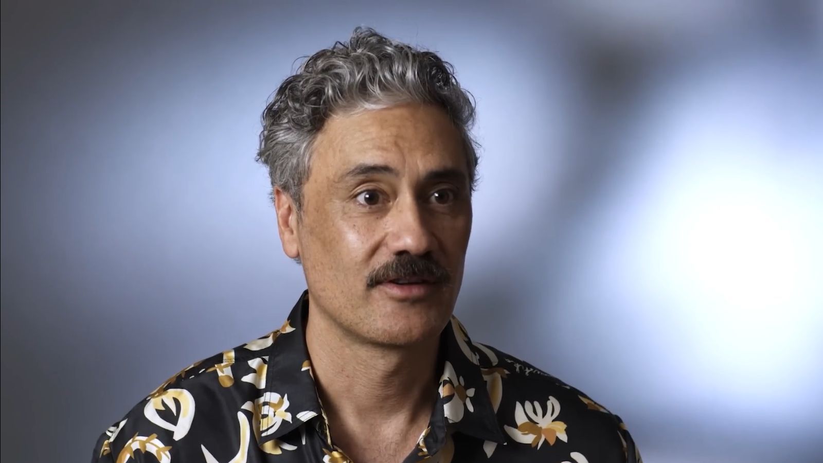 Taika Waititi (Image via Youtube @/GQ)