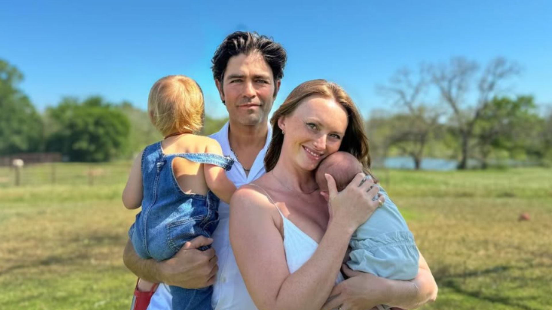 Adrian Grenier, Jordan Roemmele and their two kids (Image via Instagram)