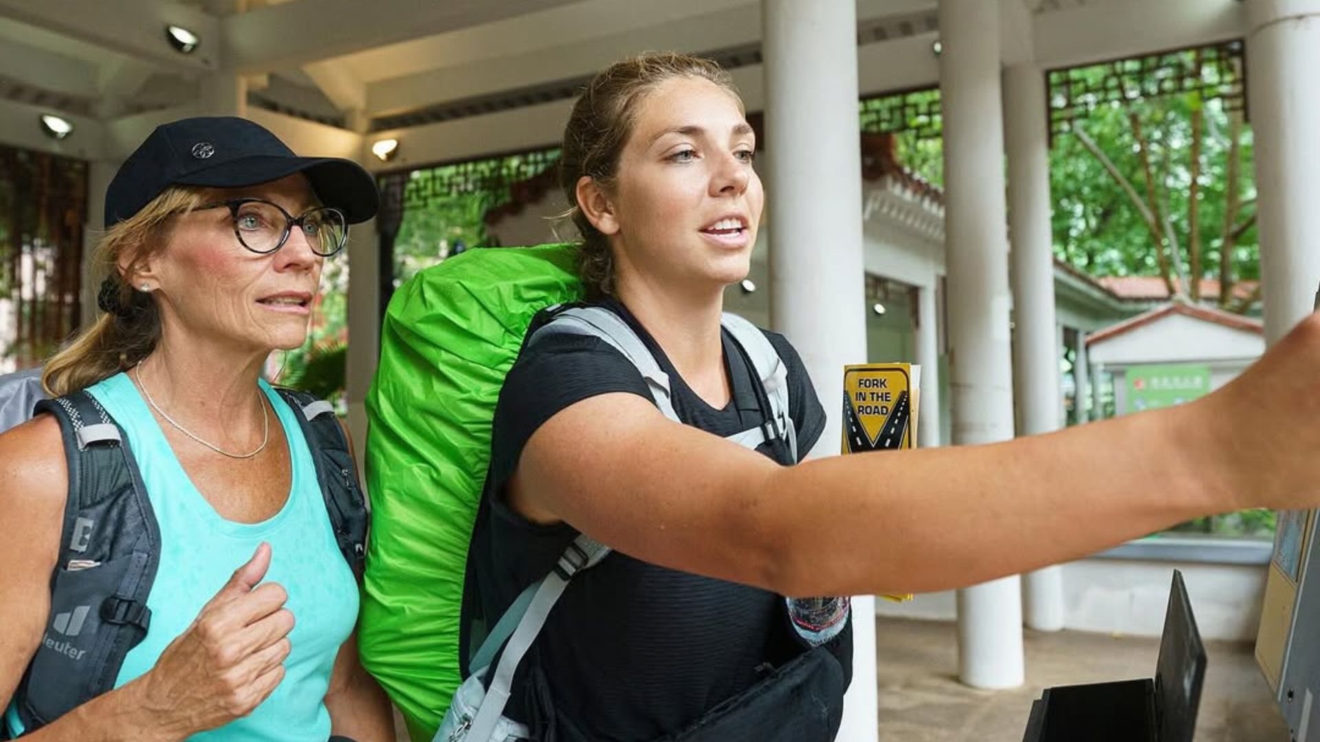 Melinda and Erika on The Amazing Race (Image via Instagram/ @papadeas12)