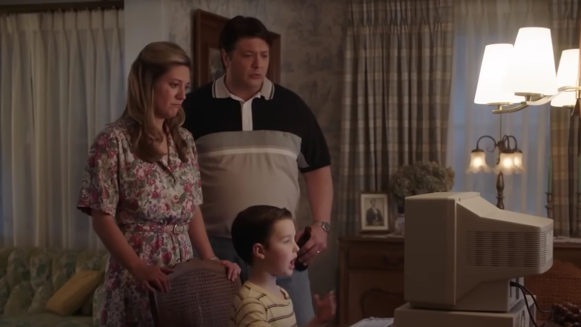 Sheldon, Georg and Mary Cooper in Young Sheldon. (Screenshot from The Great Computer Debate/Warner Bros. TV on YouTube)