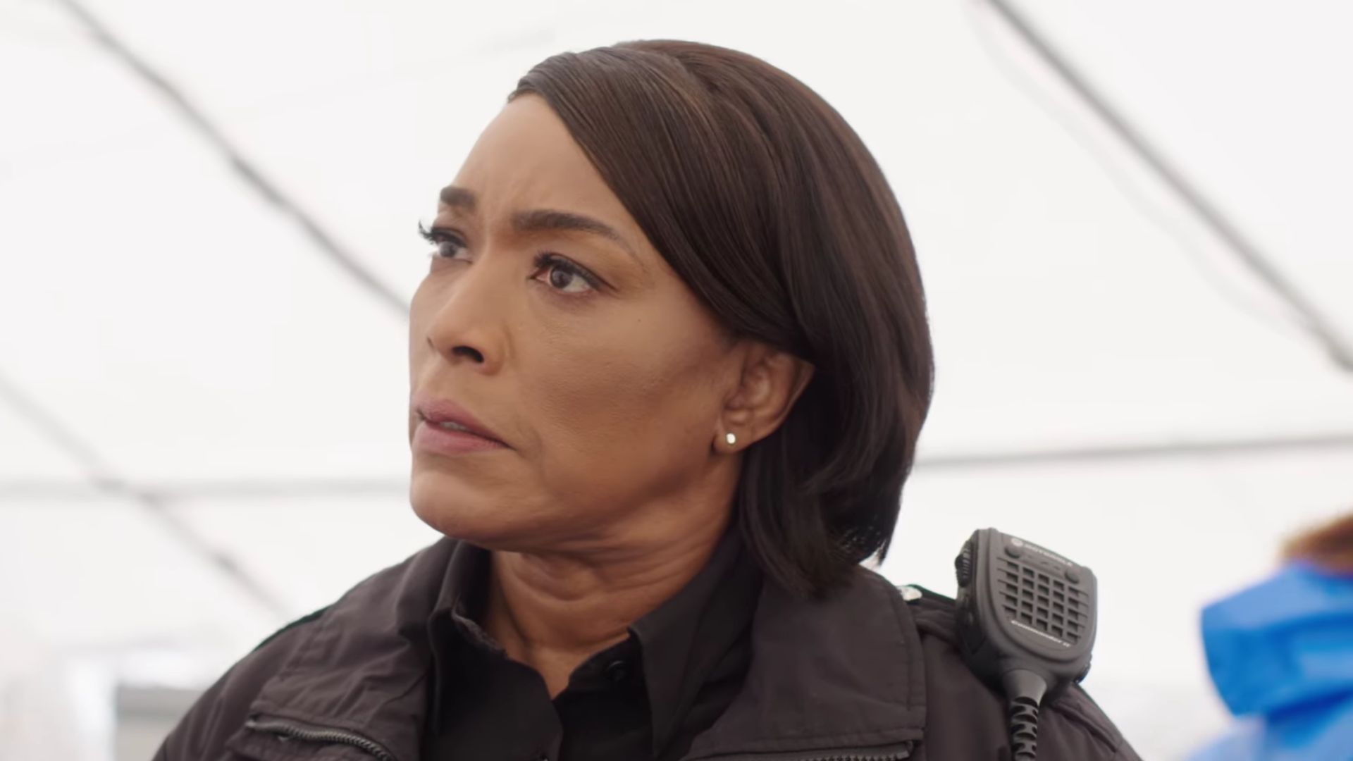 Angela Basset as Athena Grant in 9-1-1 (Screenshot from Sneak Peek: Athena Learns that Bobby and the 118 are Trapped Inside the Lab with a Dangerous Virus/ ABC on YouTube)