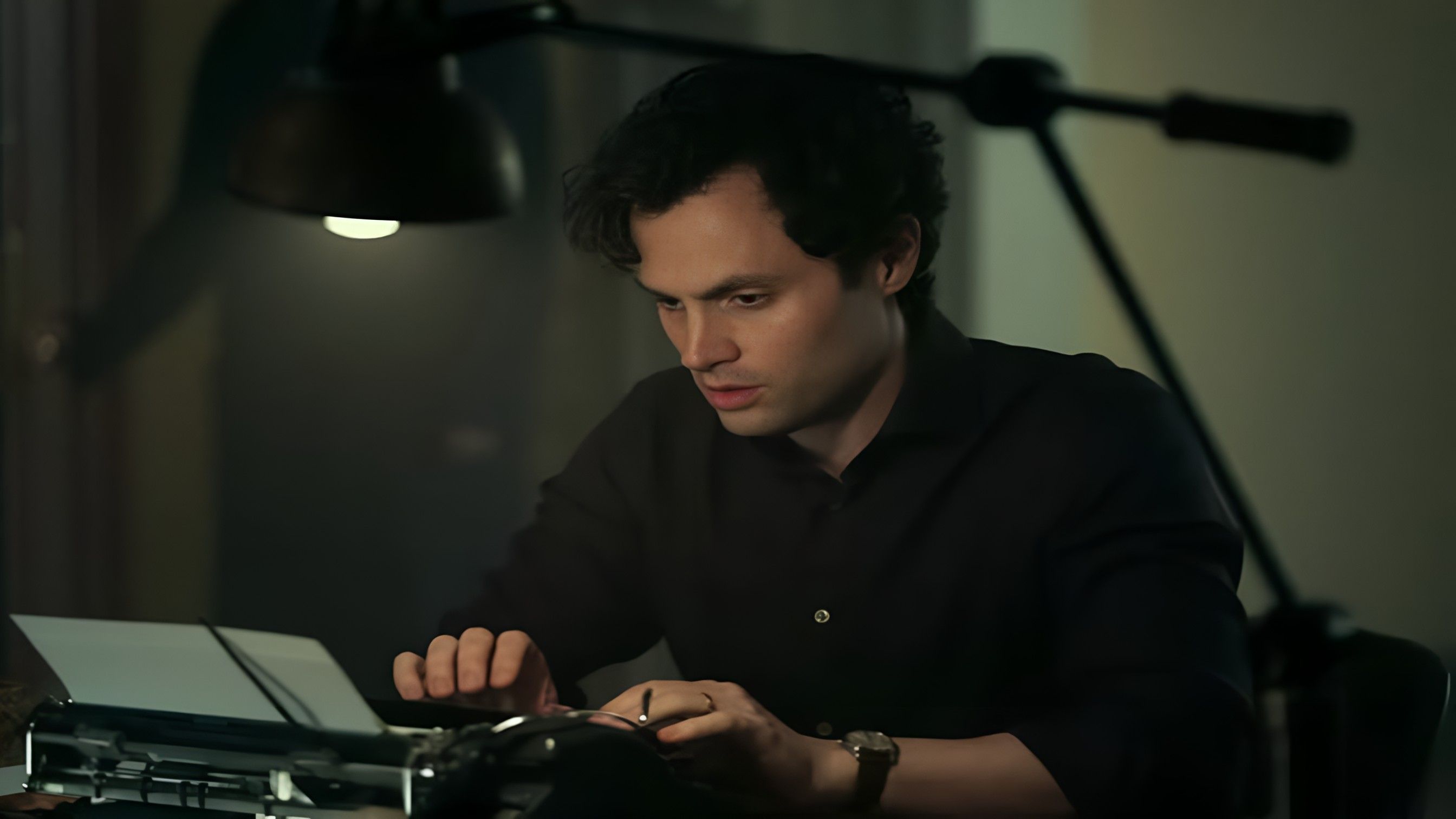 Joe Goldberg ( Image via Instagram / @younetflix )
