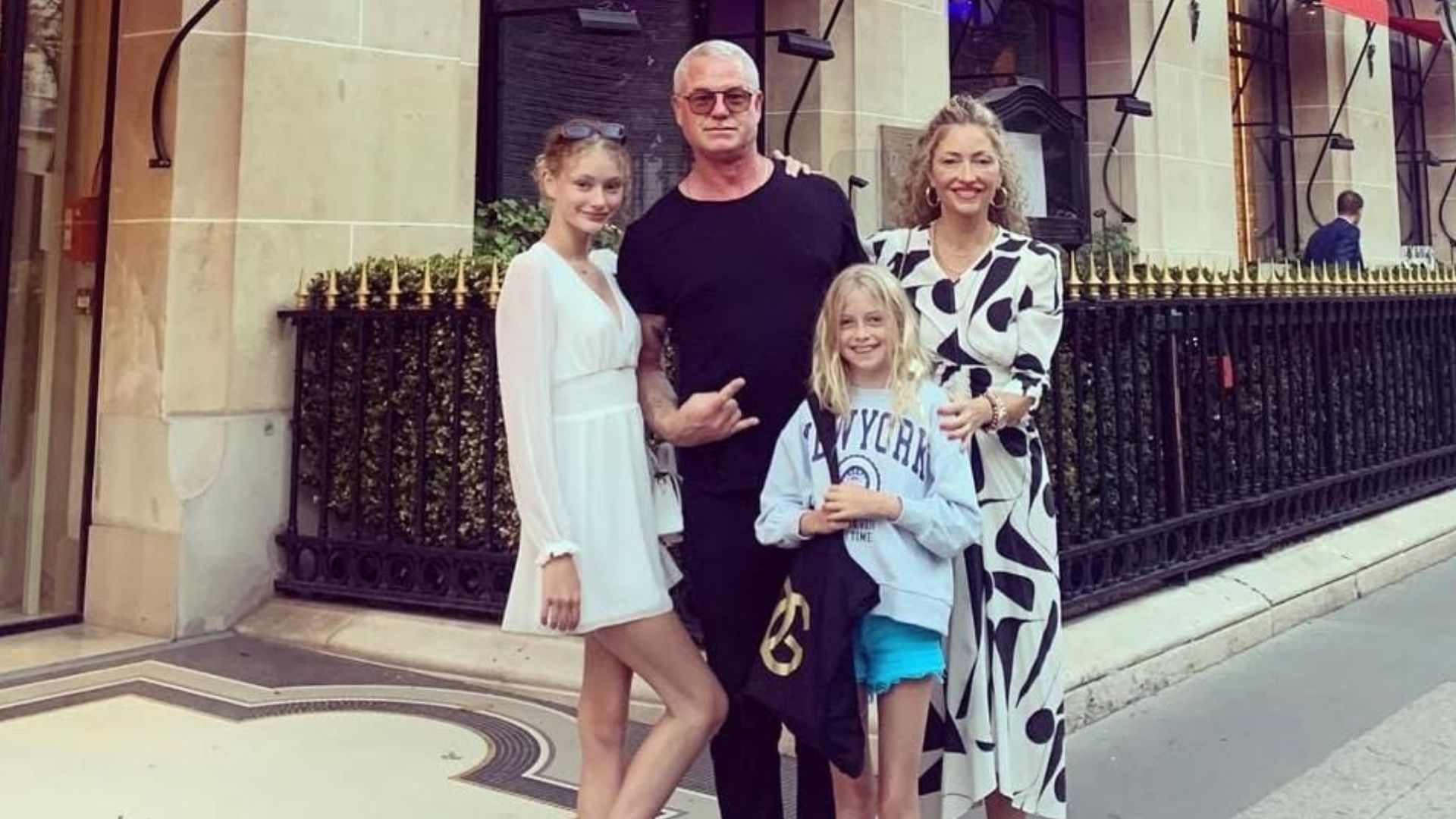 Eric Dane and Rebecca Gayheart, with their daughters, Billie Beatrice Dane and Georgina Geraldine Dane. (via/Instagram/rebeccagayheartdane)