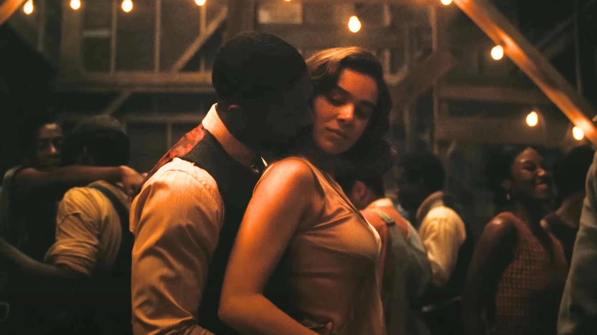 Michael B. Jordan and Hailee Steinfeld in Sinners (Image via YouTube/@WarnerBros) 