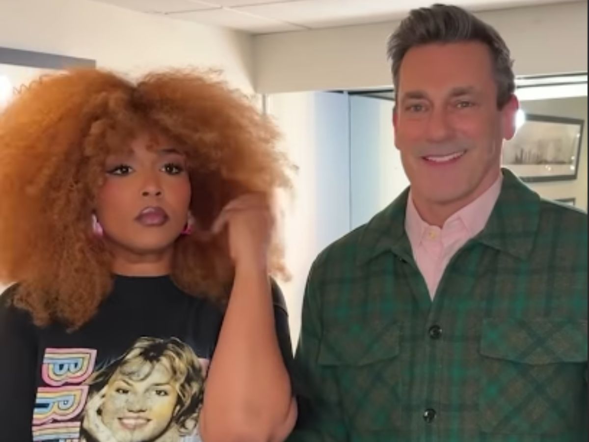 Jon Hmm and Lizzo on Saturday Night Live. Image via Instagram /@lizzobeeating