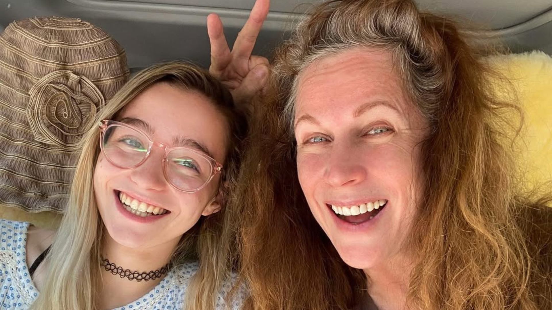 Shelly Gibson with her daughter Sophie Nyweide (Image via Instagram/@shellythegibson)