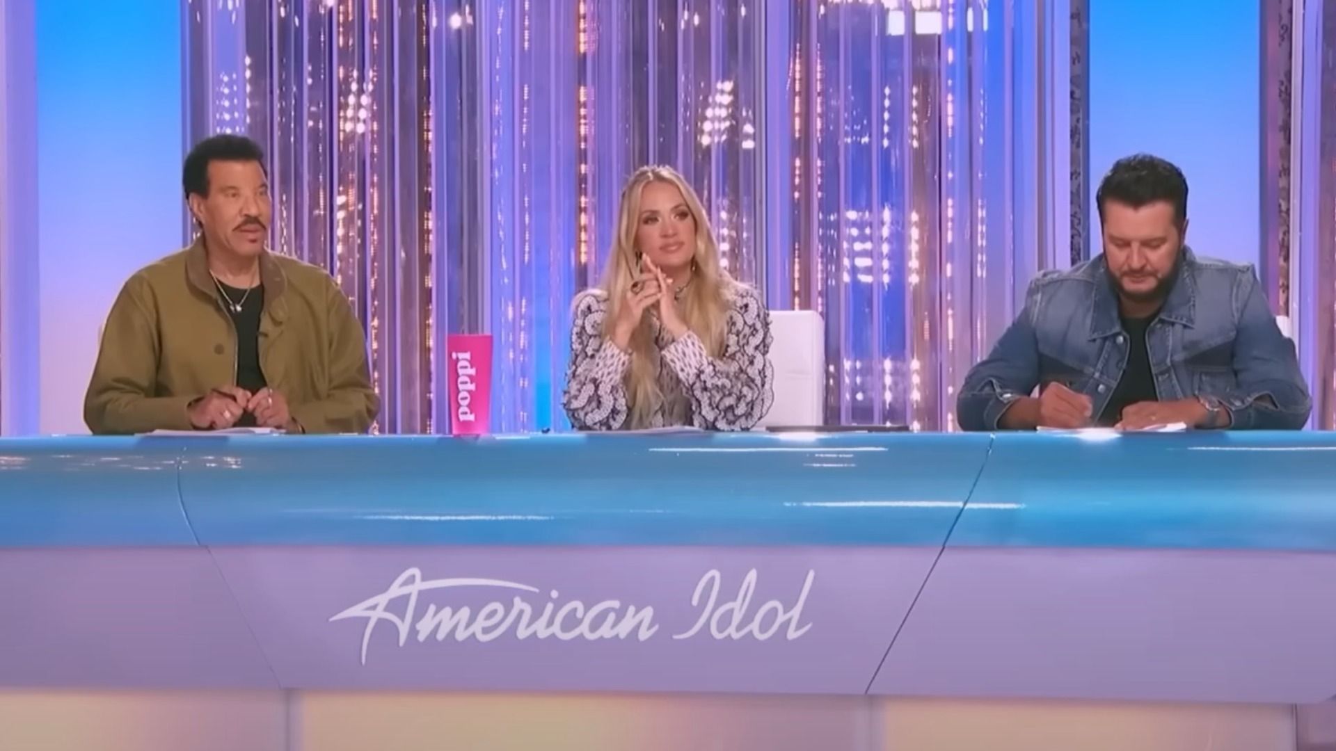 Lionel Richie, Carrie Underwood, Luke Bryan on the set of American Idol. Image via Youtube/@Idols Global