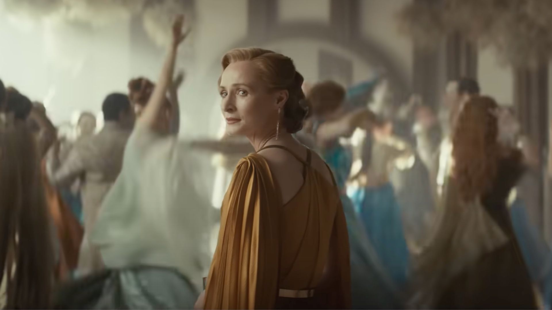 Mon Mothma played by Genevieve O