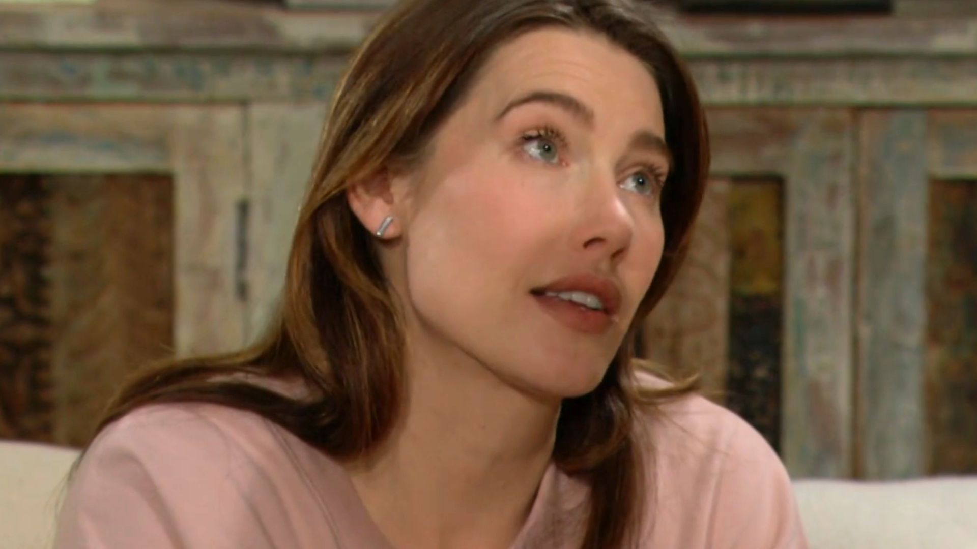 Steffy is grateful for Kelly on The Bold and the Beautiful | Image: CBS