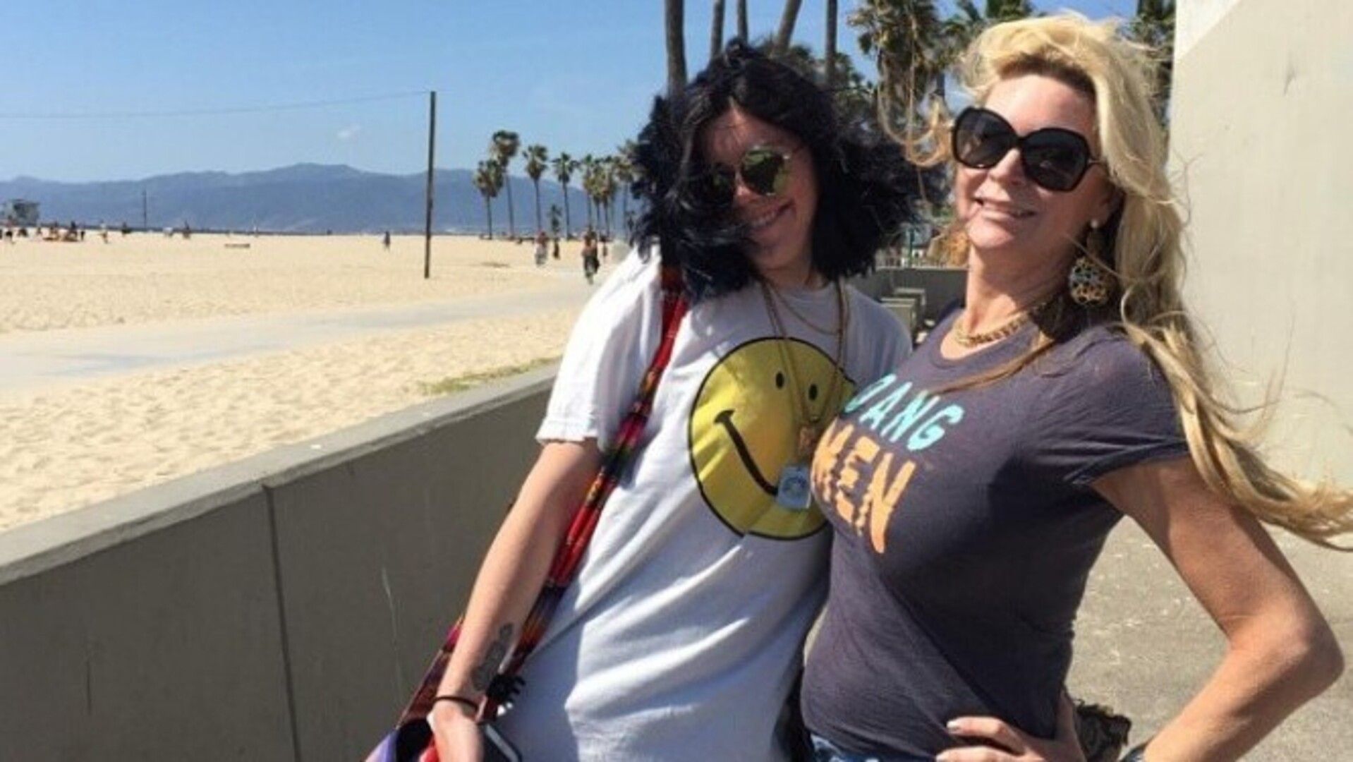Victoria Siegel with her mother Jackie in 2015 (Image via Instagram/@queenofversailles)