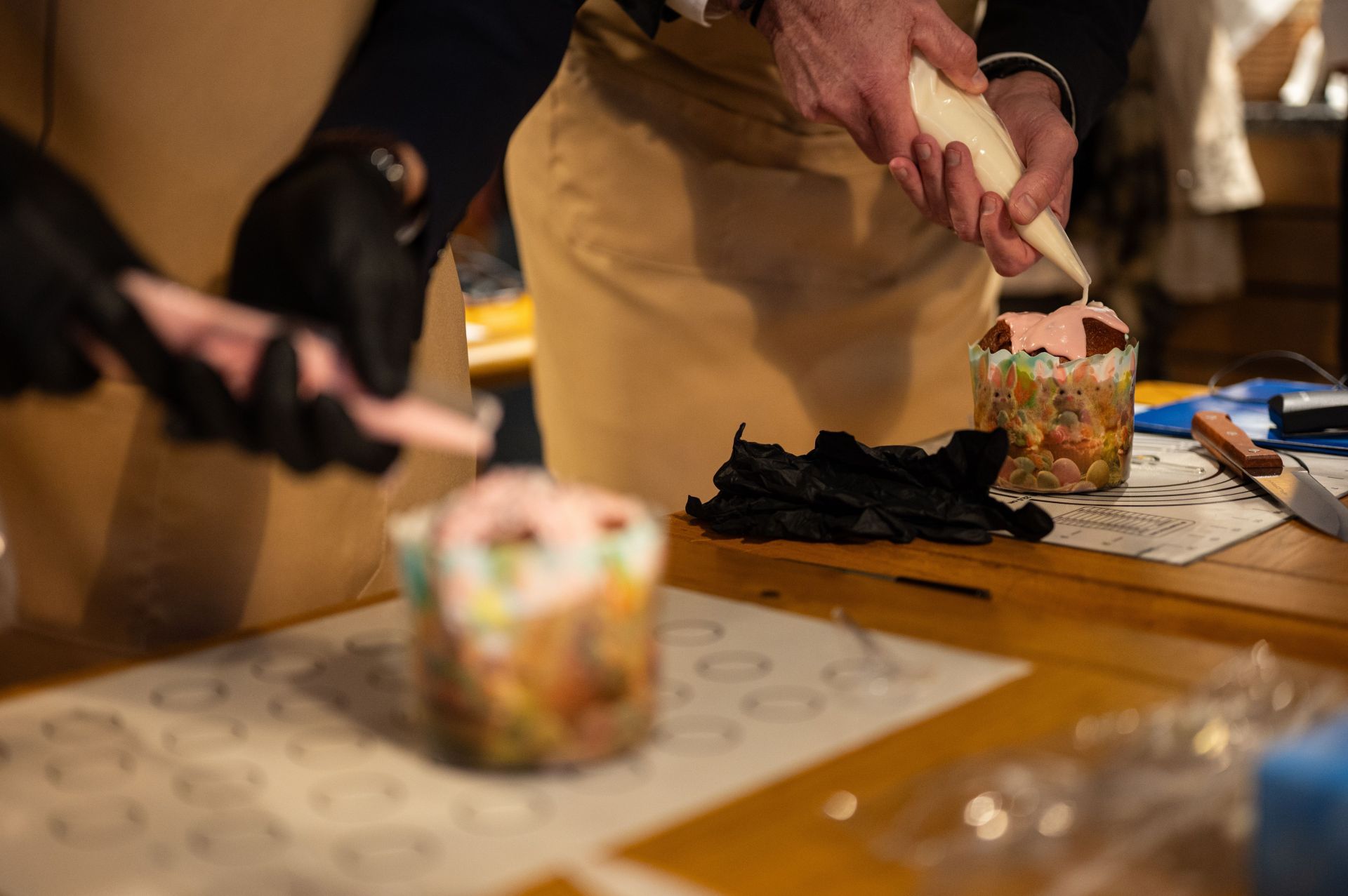 Diplomats join Easter cake master class in Kyiv to honor Ukraine