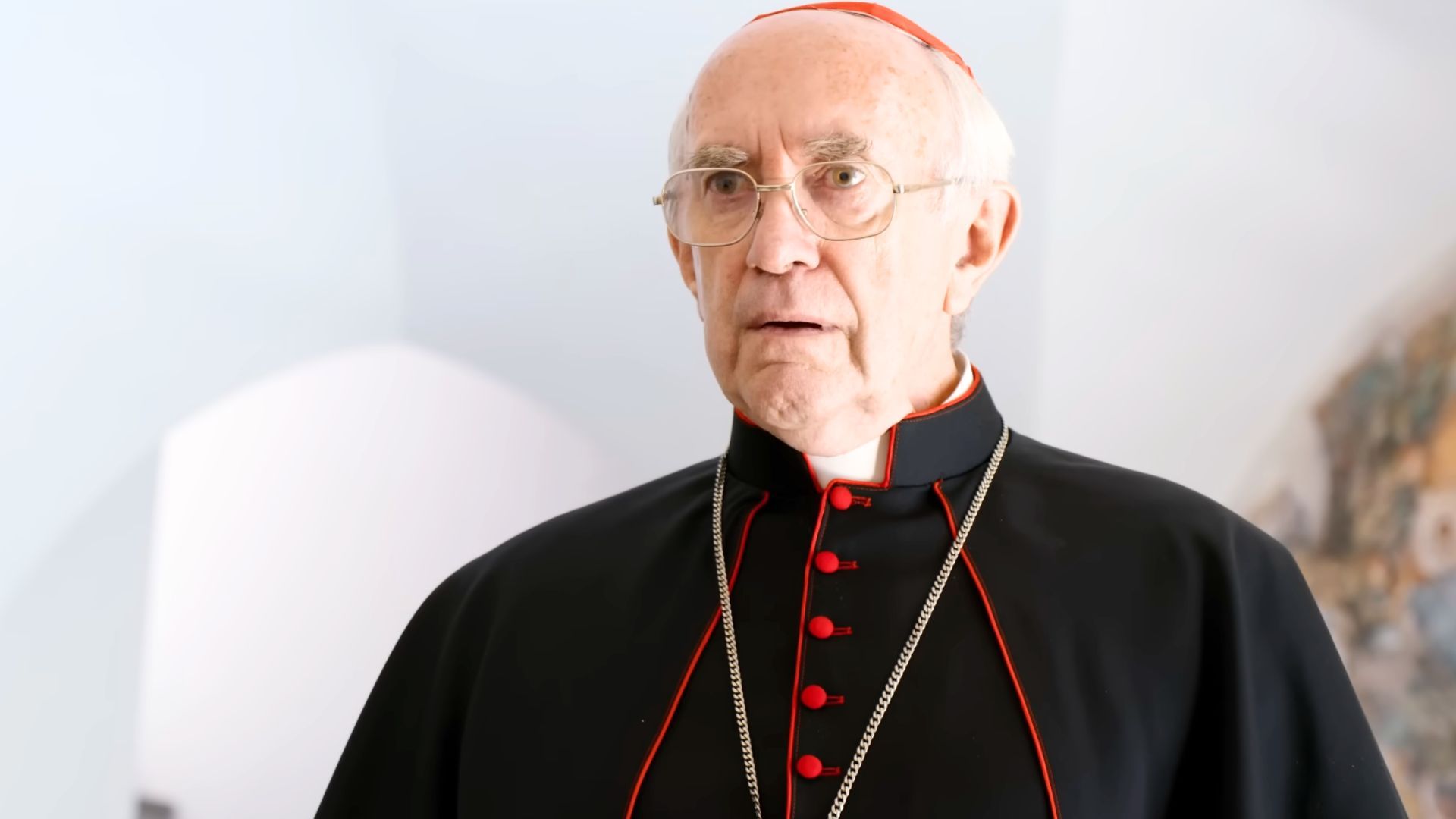 Jonathan Pryce in The Two Popes | Image via Rideback