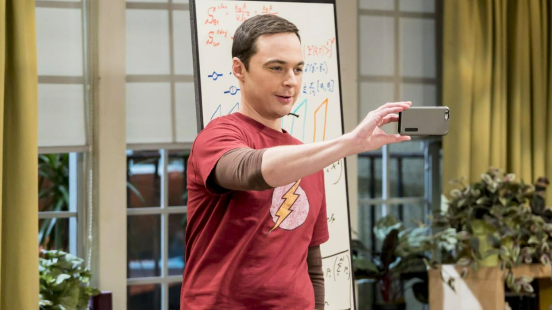 Jim Parsons in The Big Bang Theory (Image via CBS, Netflix)