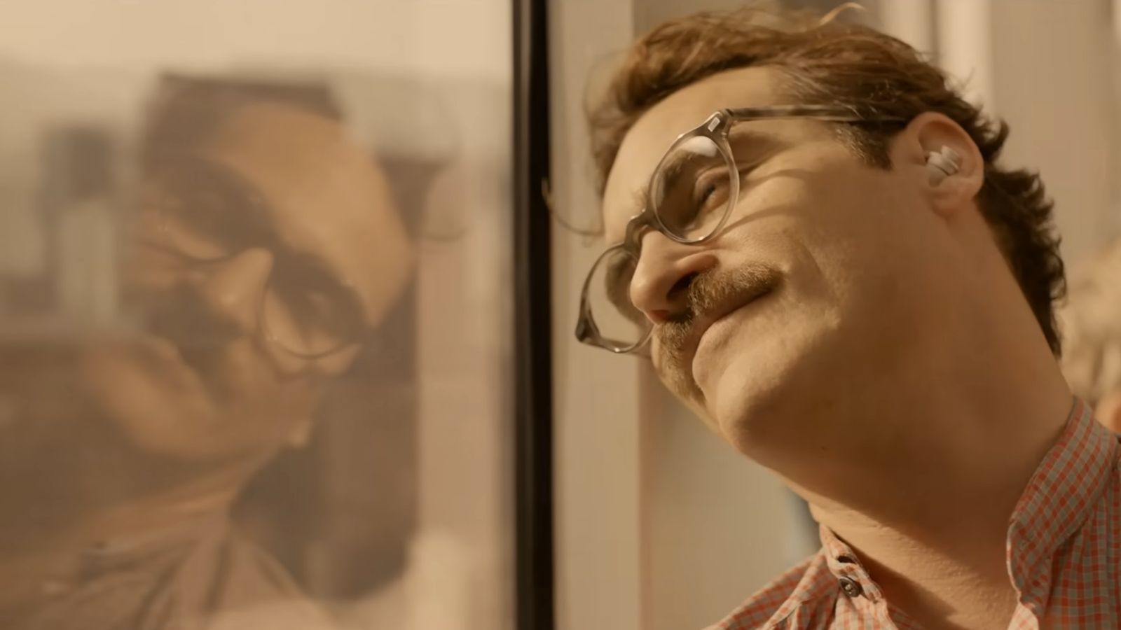 Still from Her (Image via YouTube @/ Warner Bros.)