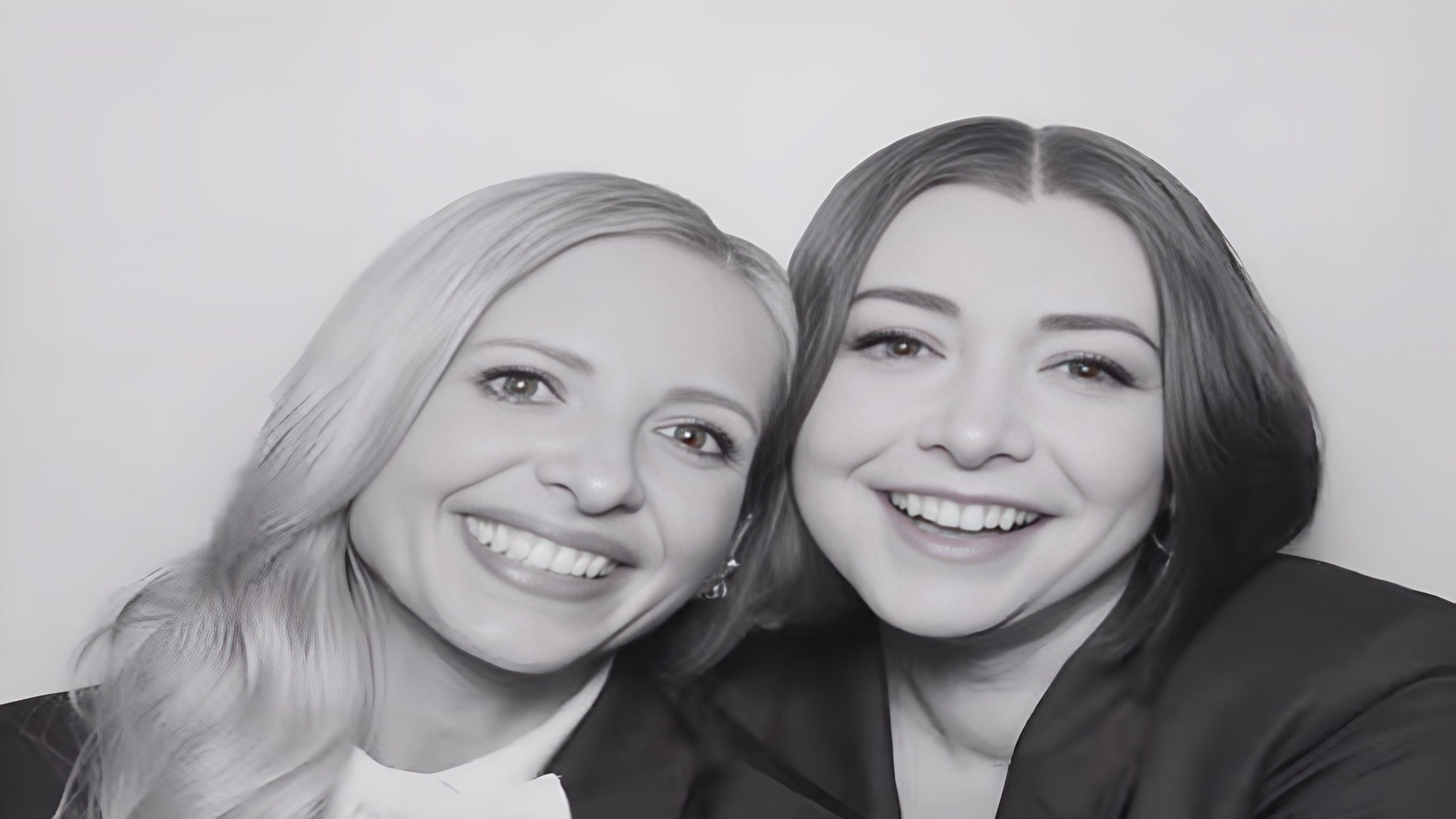 Sarah Michelle and Alyson Hannigan Denisof ( Image via Instagram / @sarahmgellar )