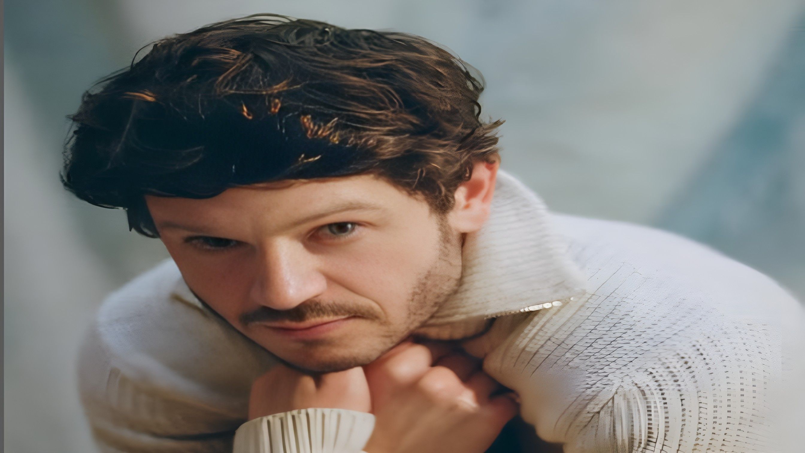 Iwan Rheon ( Image via Instagram / @_iwanrheon )