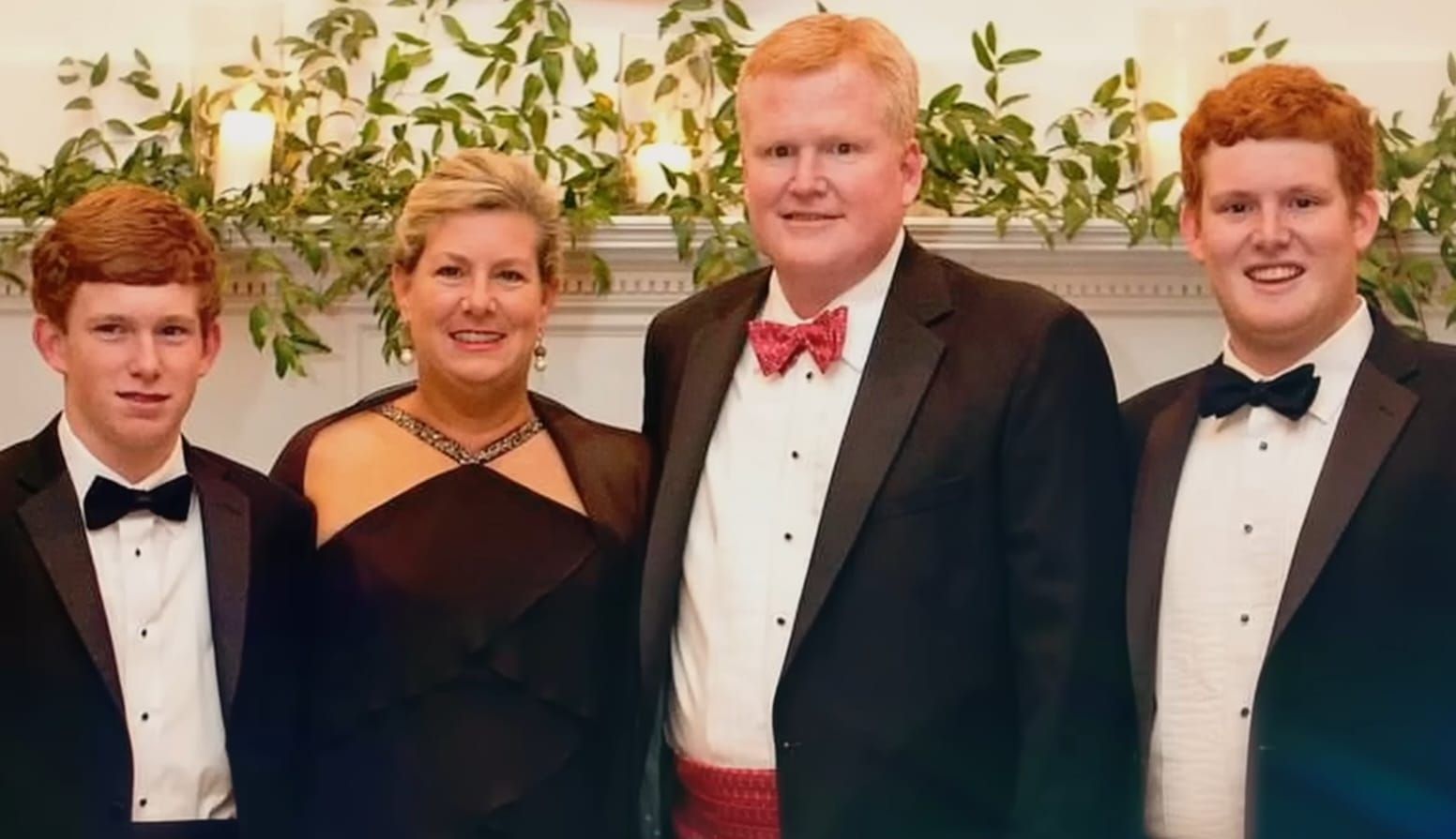 Alex Murdaugh with his wife Maggie, their youngest son Paul Murdaugh and Buster Murdaugh (Image via Netflix)