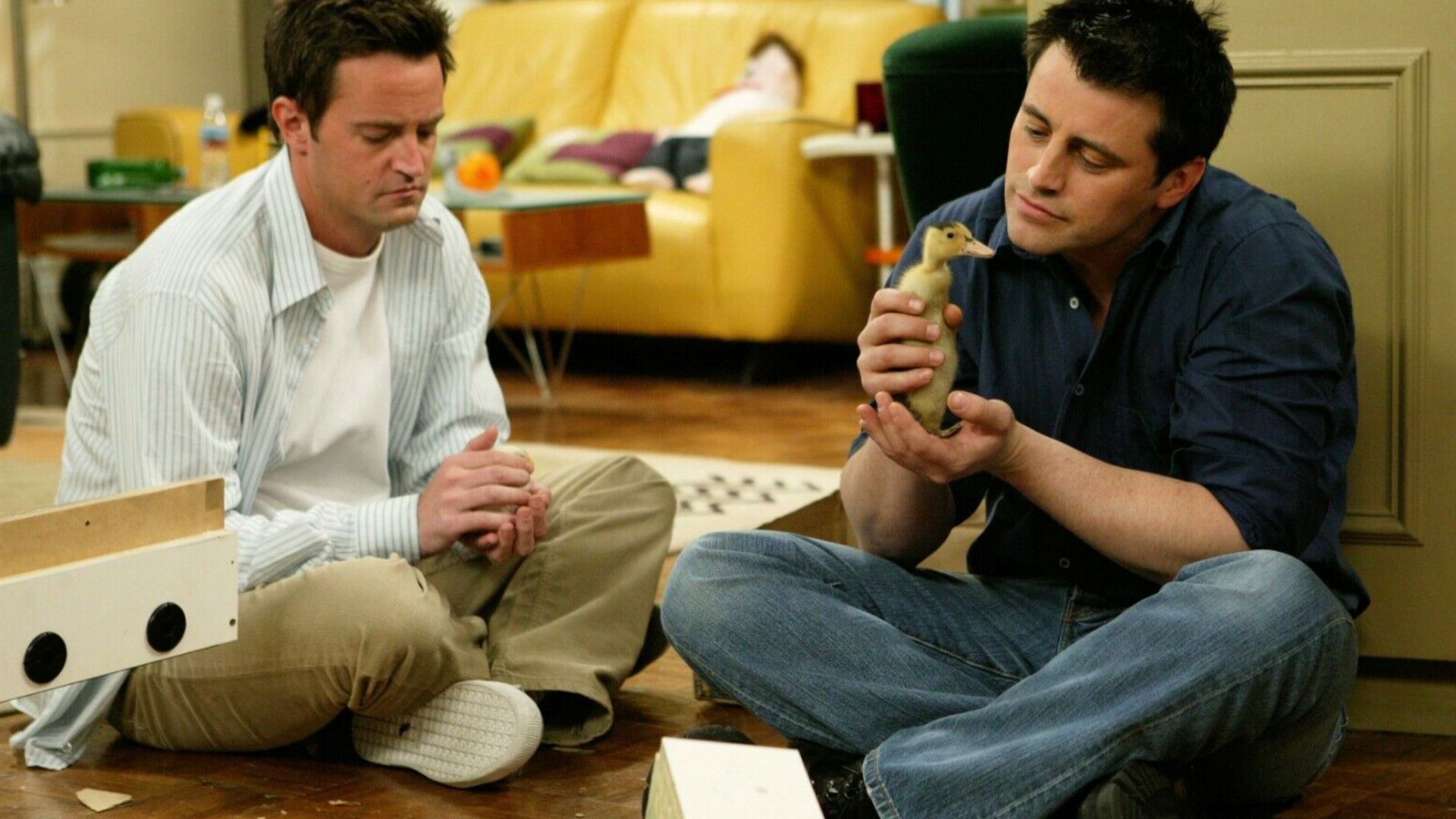 5 hilarious unscripted Friends moments you can&rsquo;t believe made the final cut (Image Source - x/friends)