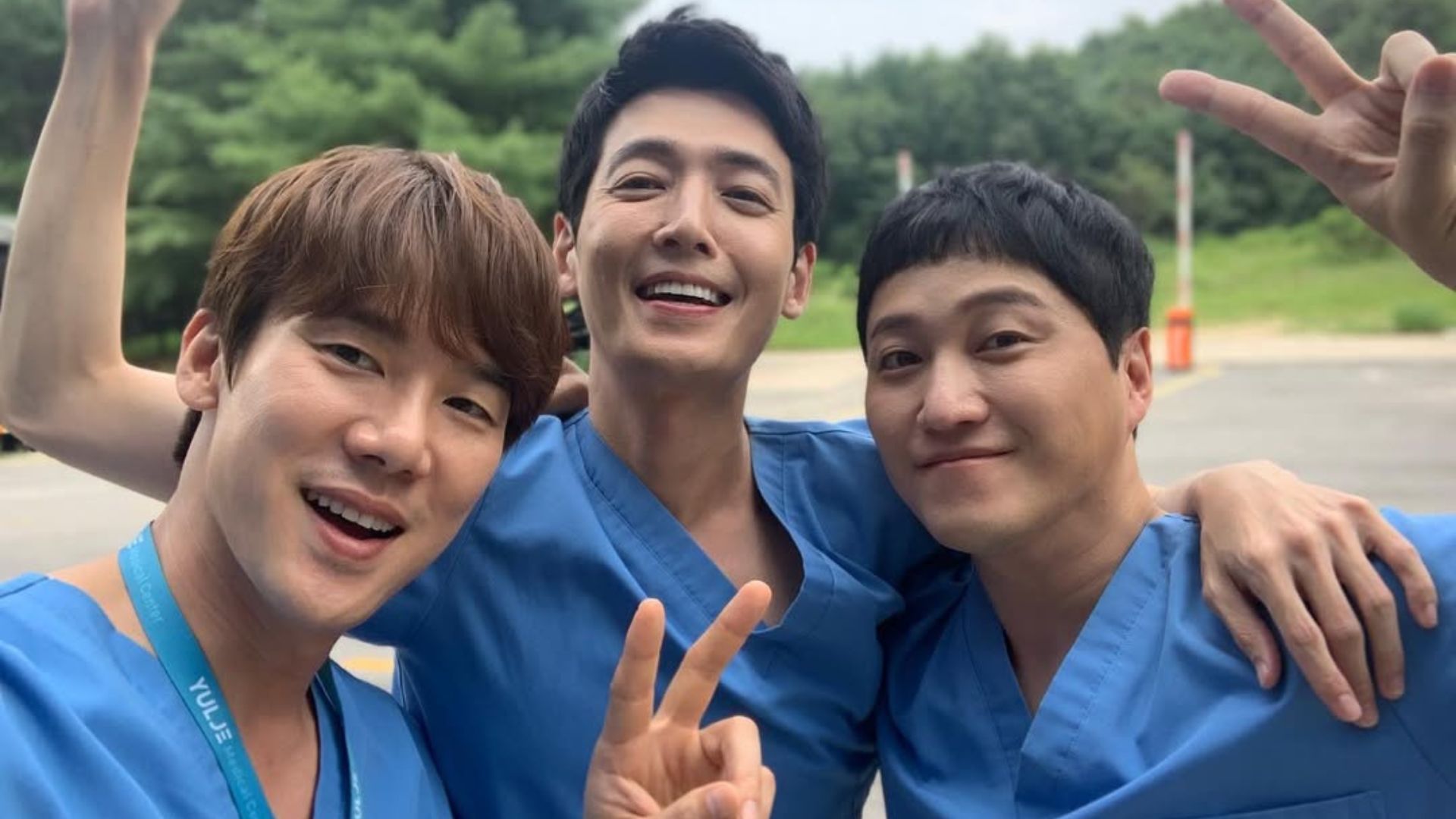 Jang Kyung-ho reunites with his Hospital Playlist co-star for his upcoming comedy K-drama (Image via Instagram/@daemyeung.kim)