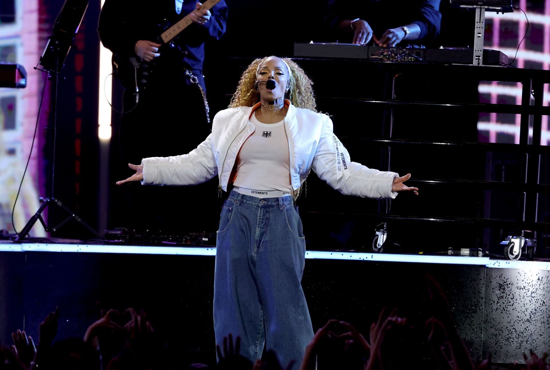 2025 American Music Awards - Show - Source: Getty