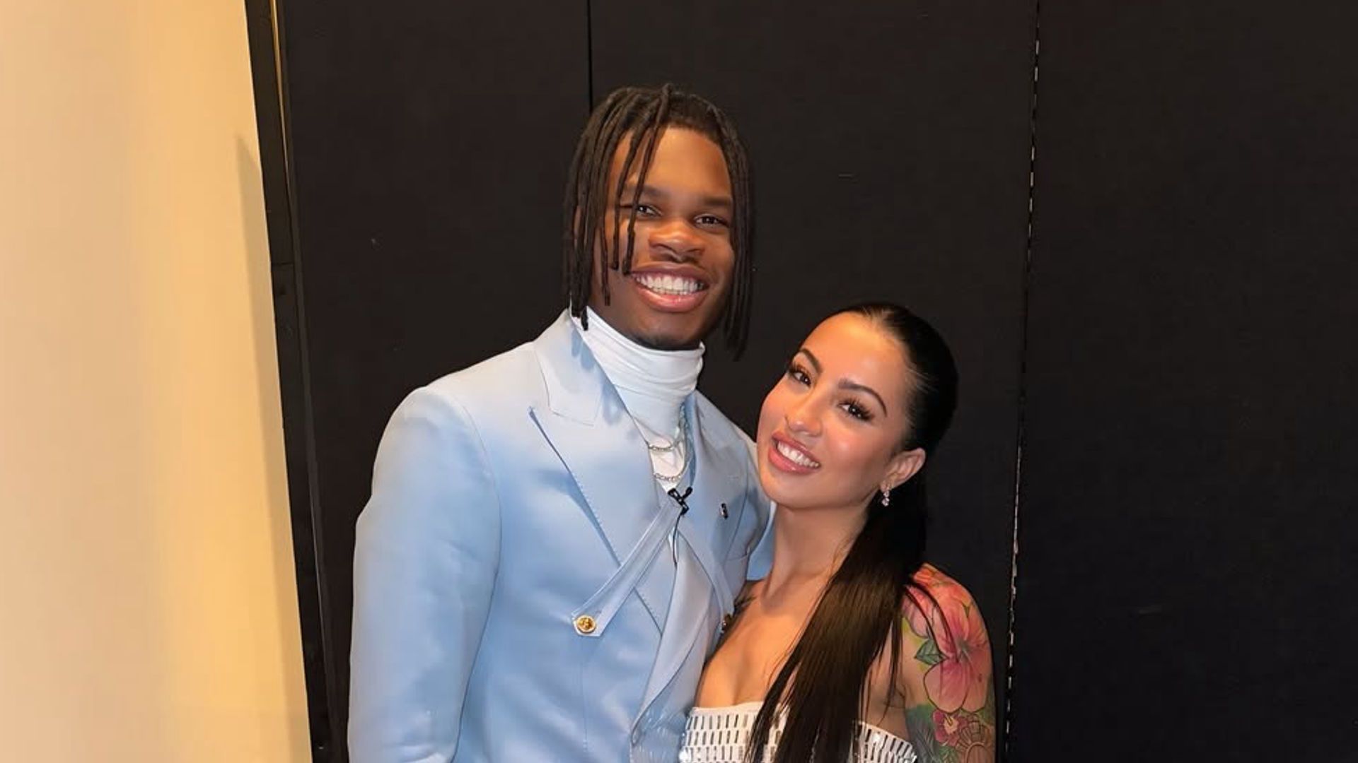 Travis Hunter and Leanna Lenee posing for a picture (Image via Instagram/@leannalenee)