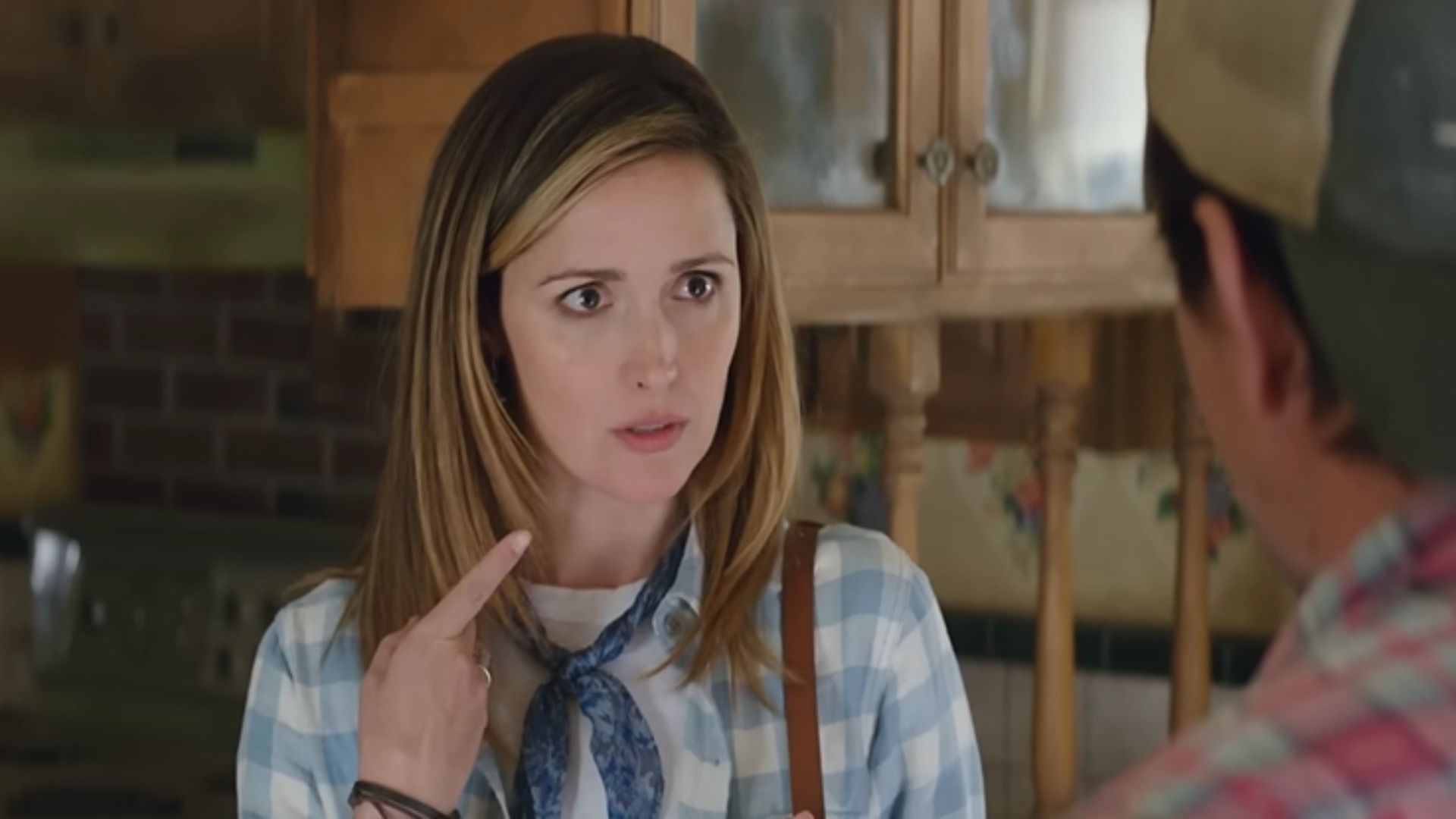  Instant Family (Image via Youtube/@Paramount Pictures)