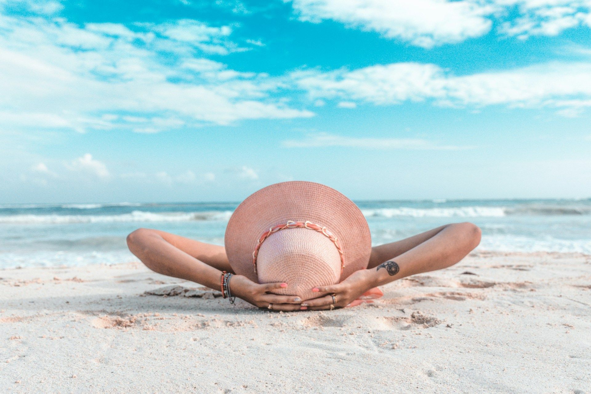Movies like Wet Hot American Summer (image via  Rafael Cisneros M&eacute;ndez/Unsplash)
