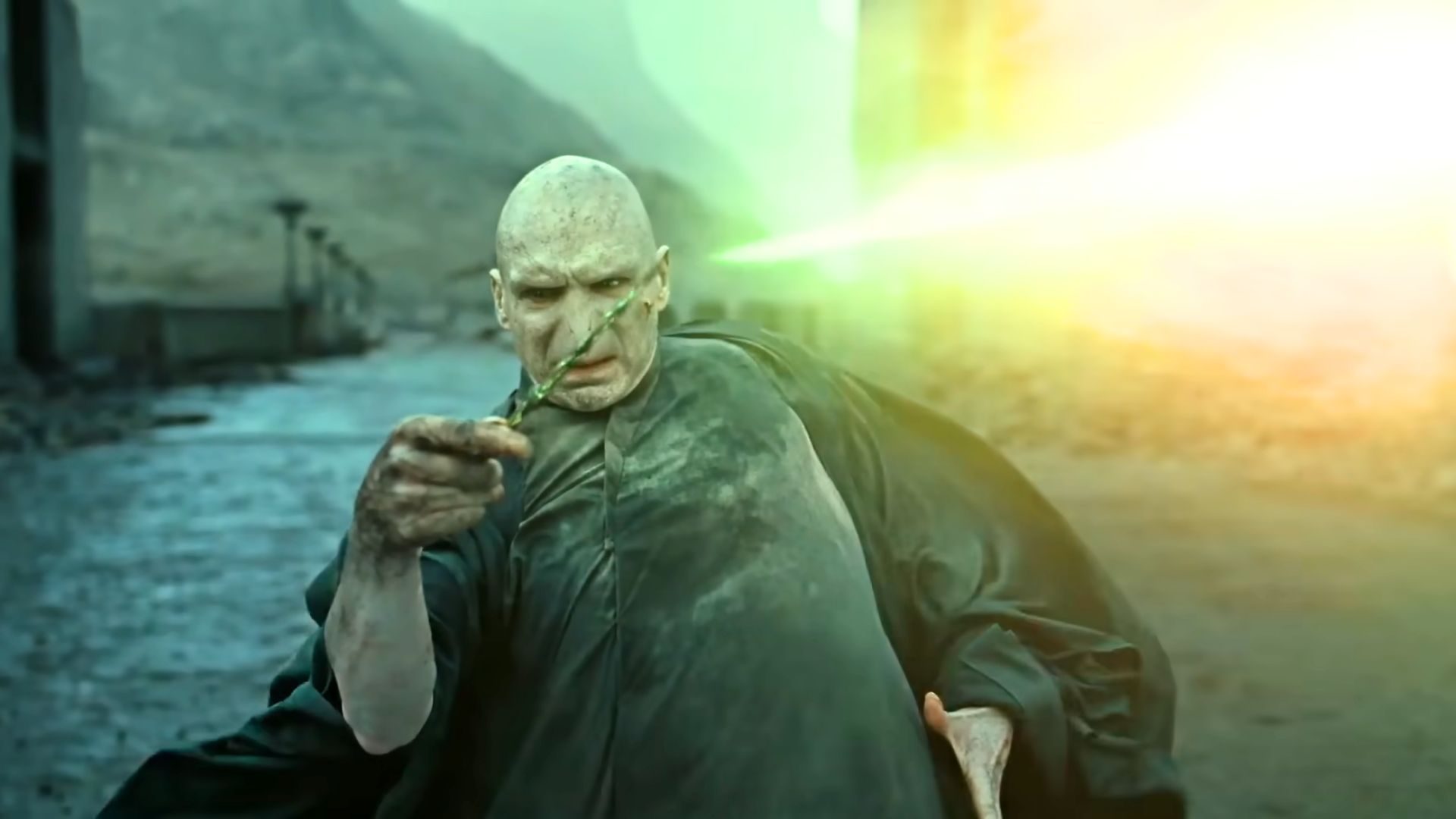 Ralph Fiennes in Harry Potter and The Deathly Hallows Part II | Image via Warner Bros. Pictures