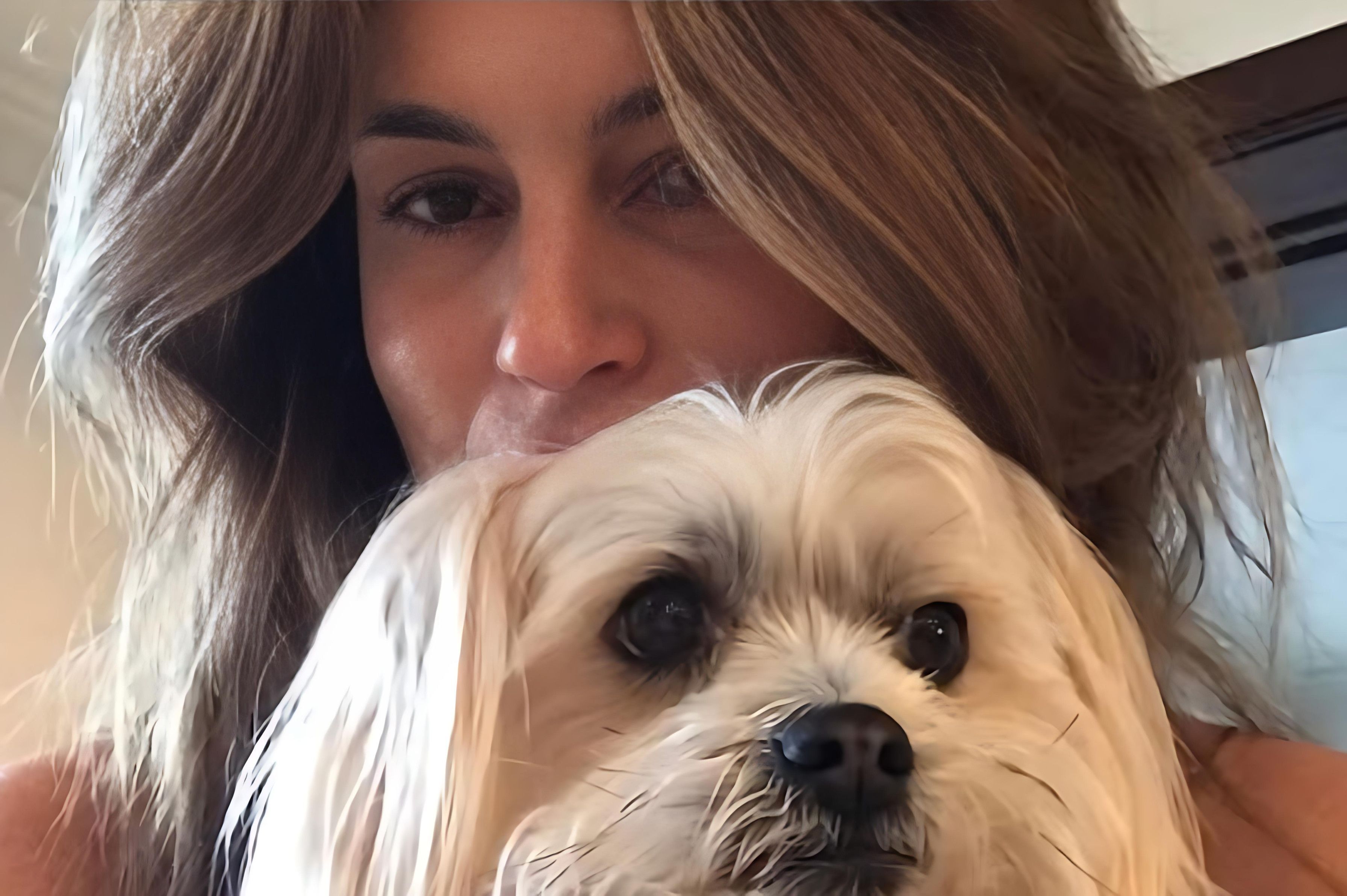Kaia Gerber says goodbye to 17-year old family dog (image via @cindycrawford on Instagram)