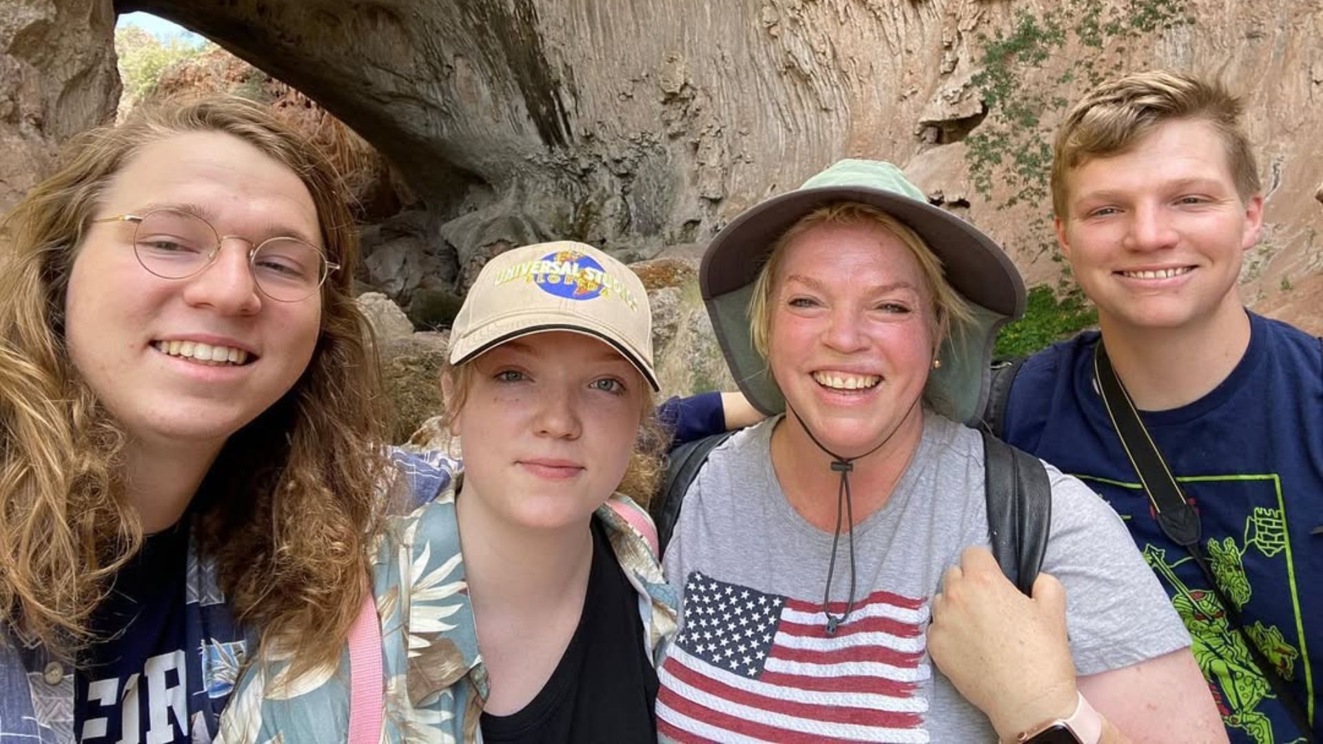 Janelle Brown with her children from Sister Wives | Image via Instagram/ @janellebrown117
