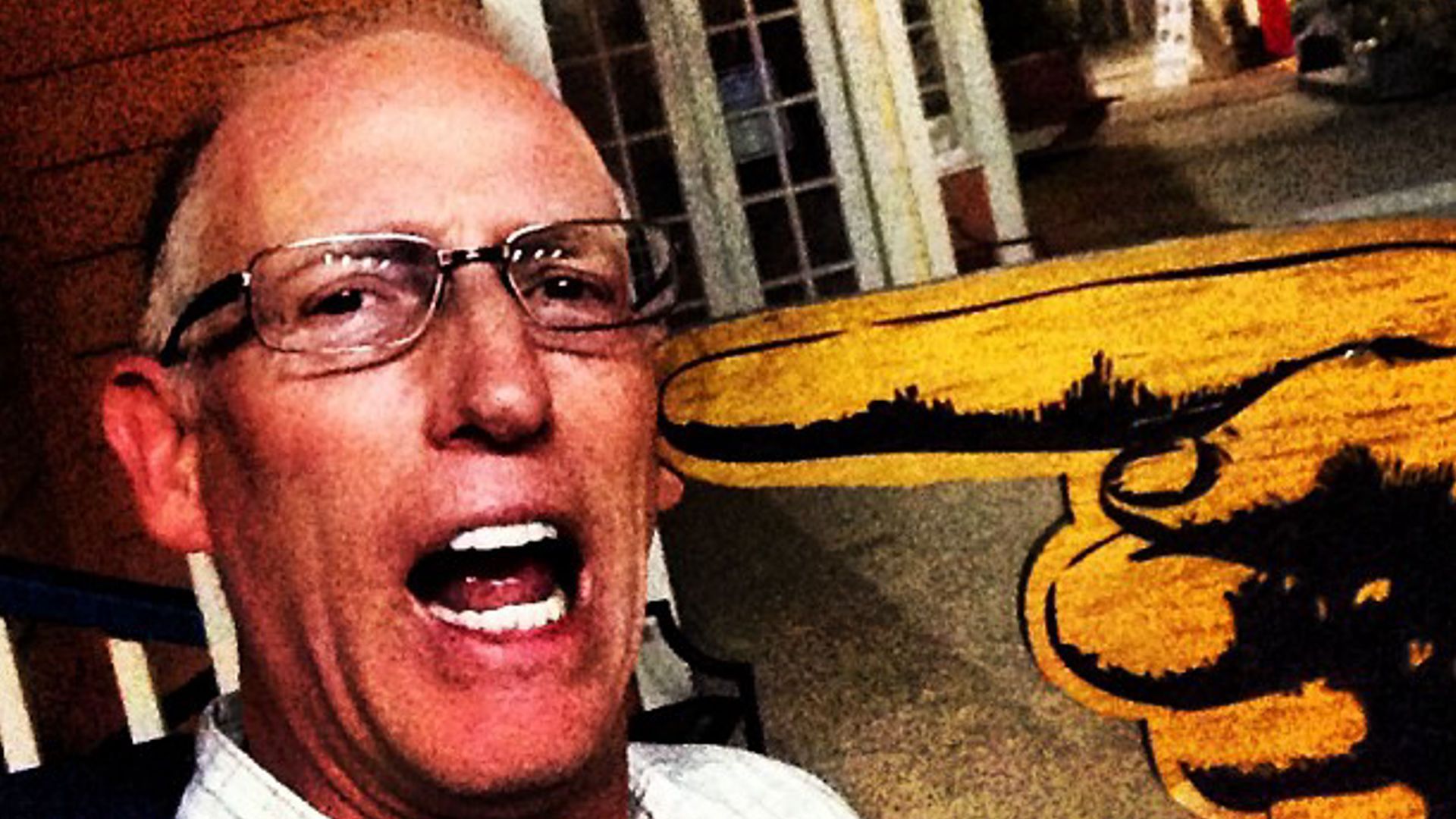 Scott Adams posing for a picture (Image via Instagram/@scottadams925)
