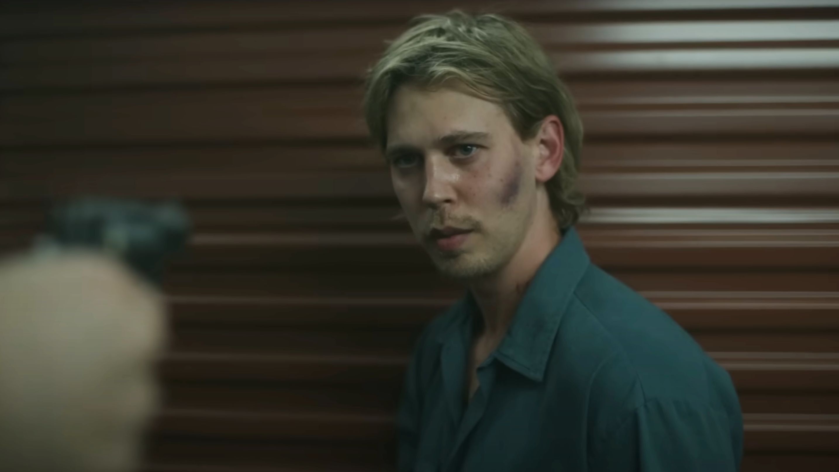 Austin Butler in Caught Stealing (Image via YouTube/Sony Pictures Entertainment) 
