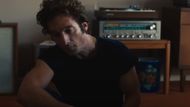 Jeremy Allen White as Bruce Springsteen in Deliver Me From Nowhere (Image via YouTube/20th Century Studios)