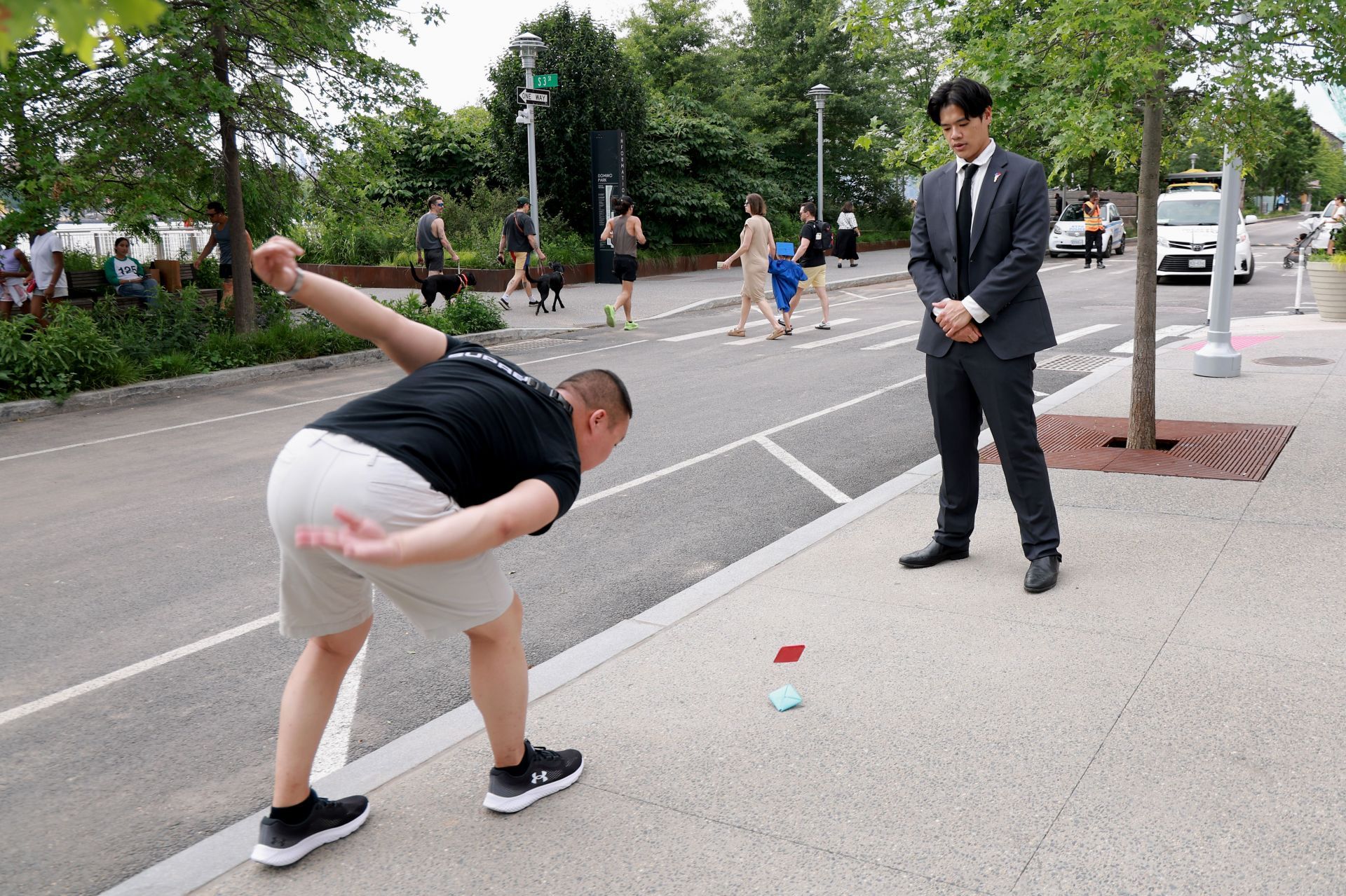 The Salesman (R) plays ddakji with fans during Netflix&#039;s Squid Game Season 3 Fan Event (Image via: Getty)