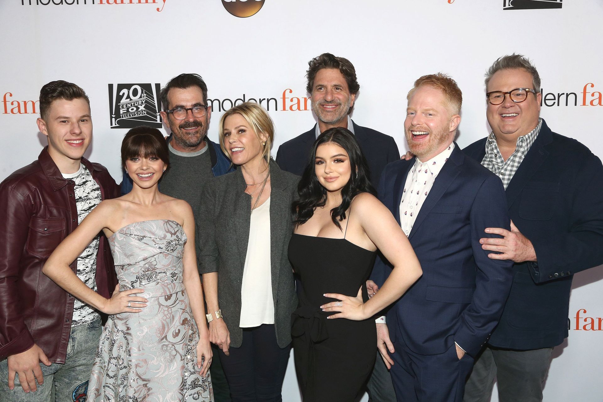 In frame: Cast of &quot;Modern Family&quot; - Source: Getty