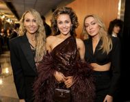 Tish, Miley Cyrus and Brandi at the Grammy awards (Image via Getty)