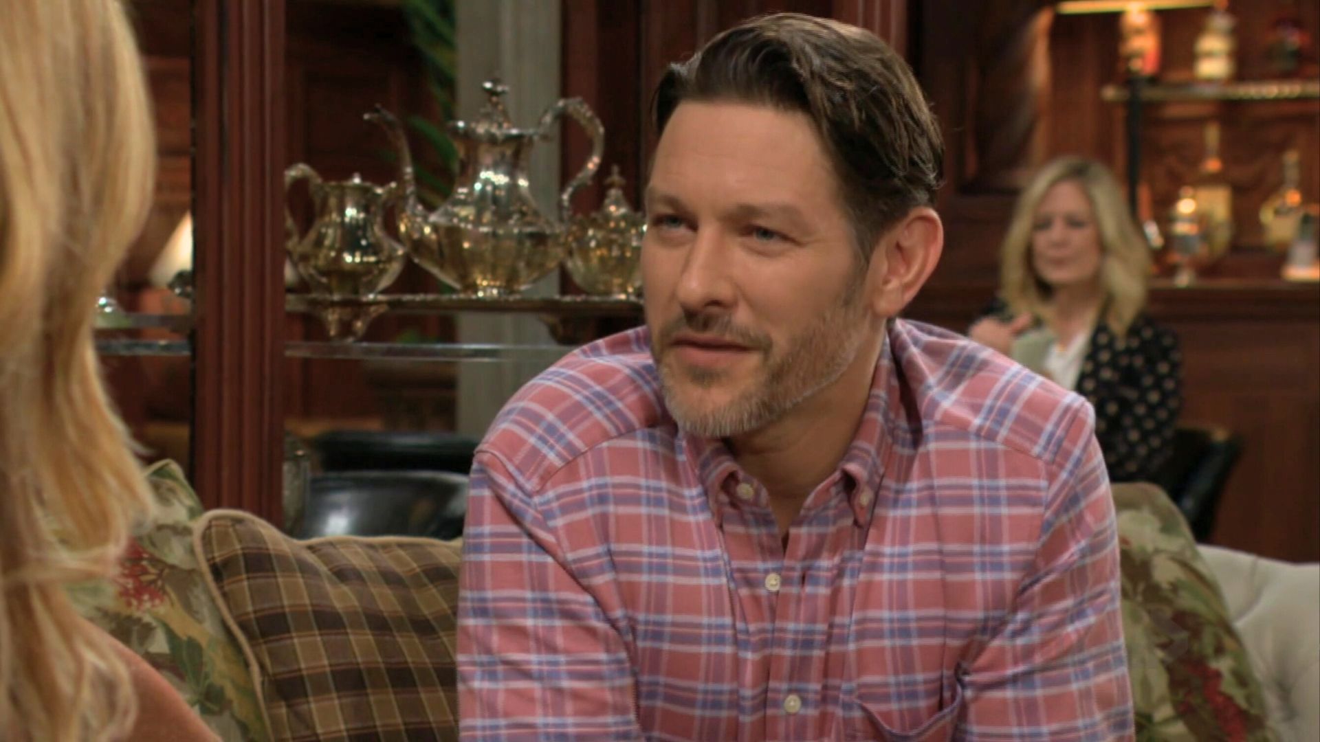 Daniel chops down Phyllis&#039; confidence on The Young and the Restless | Image: CBS