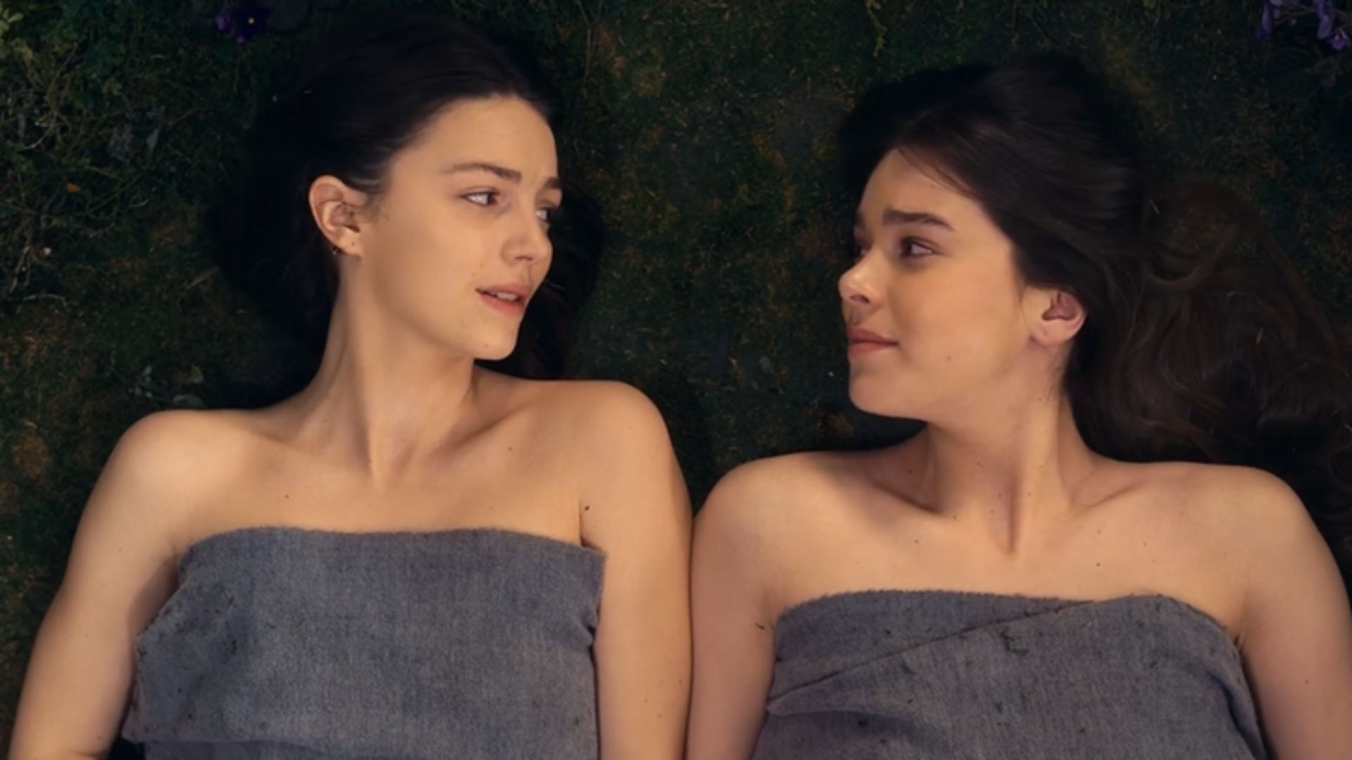 Hailee Steinfied as Emily Dickinson and Ella Hunt as Sue Gilbert (Via. Apple TV, YouTube)