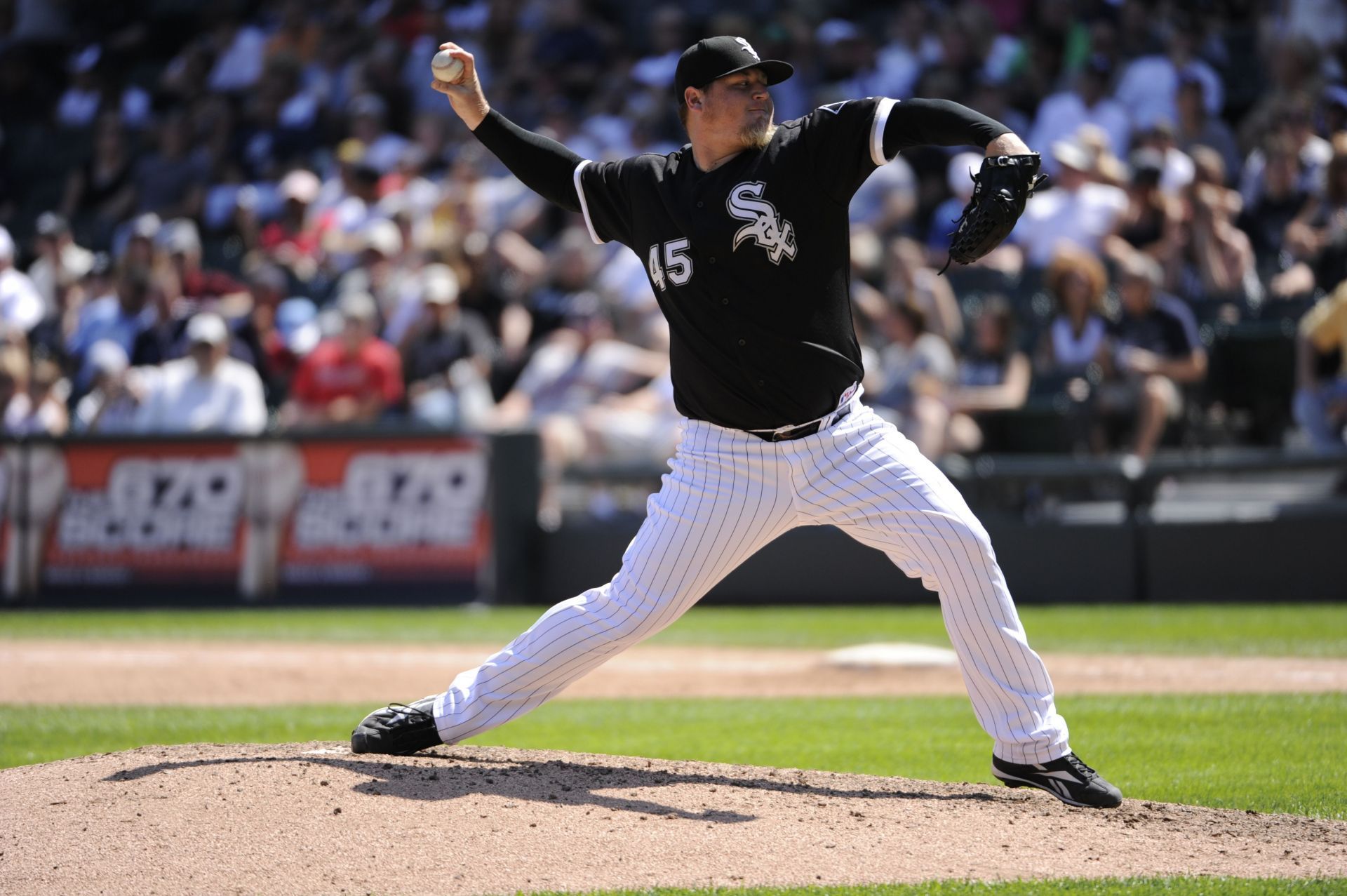 Former White Sox Pitcher Bobby Jenks passes away at 44 after battle with stomach cancer 