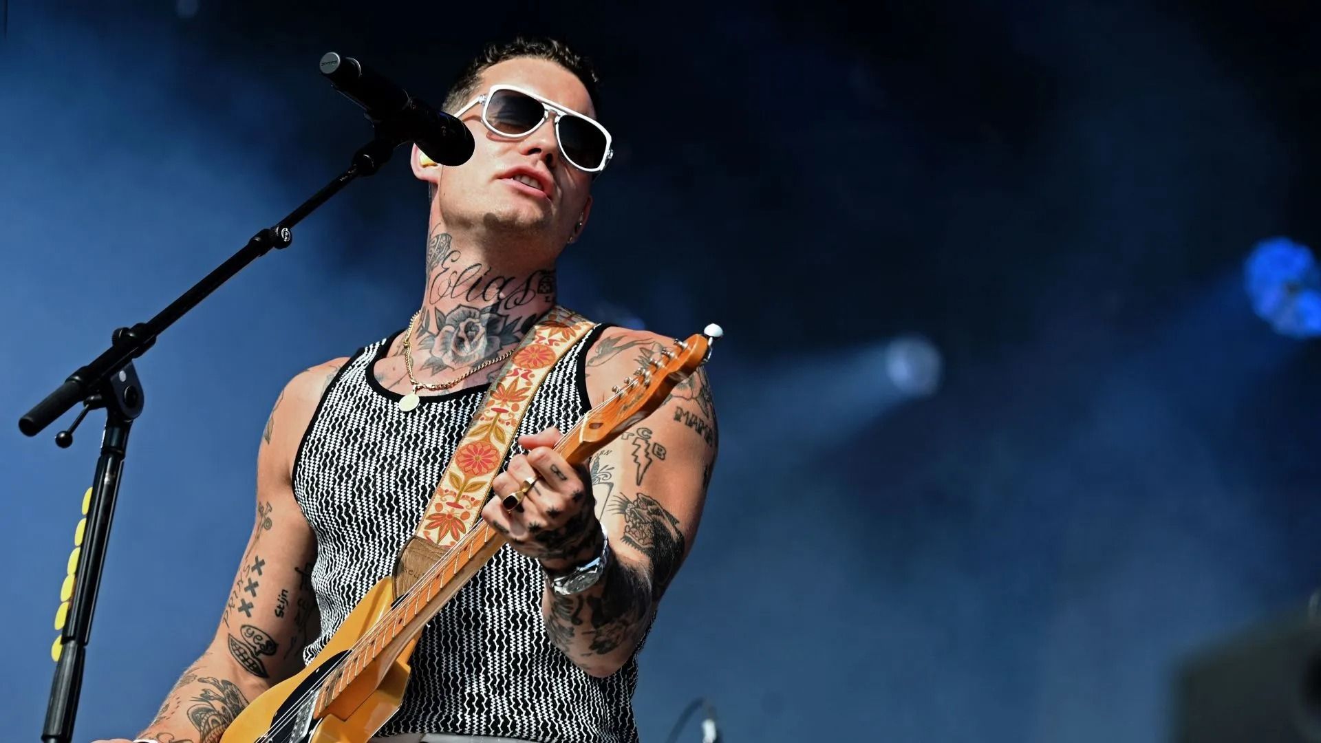 Douwe Bob performs at Zwarte Cross Festival - Source: Getty