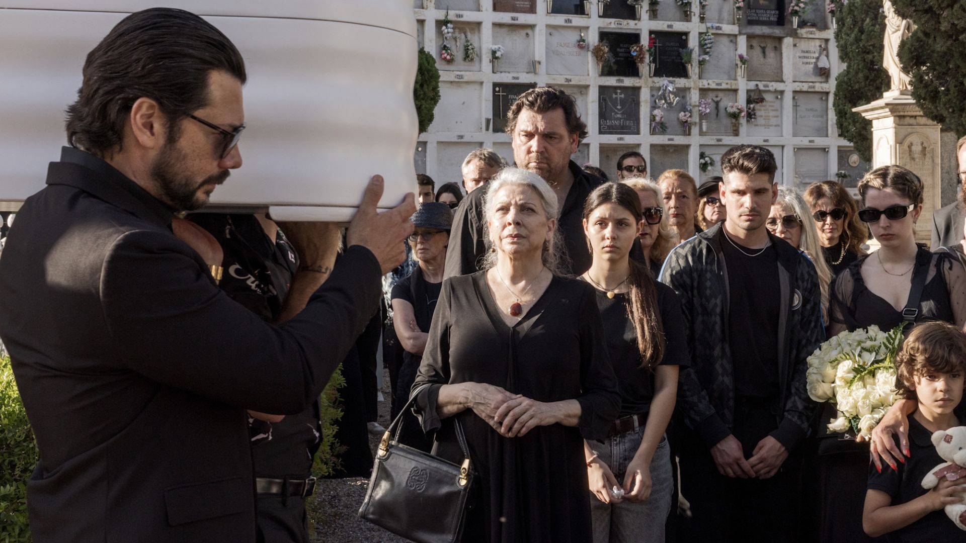 Two Graves (Image via Netflix)