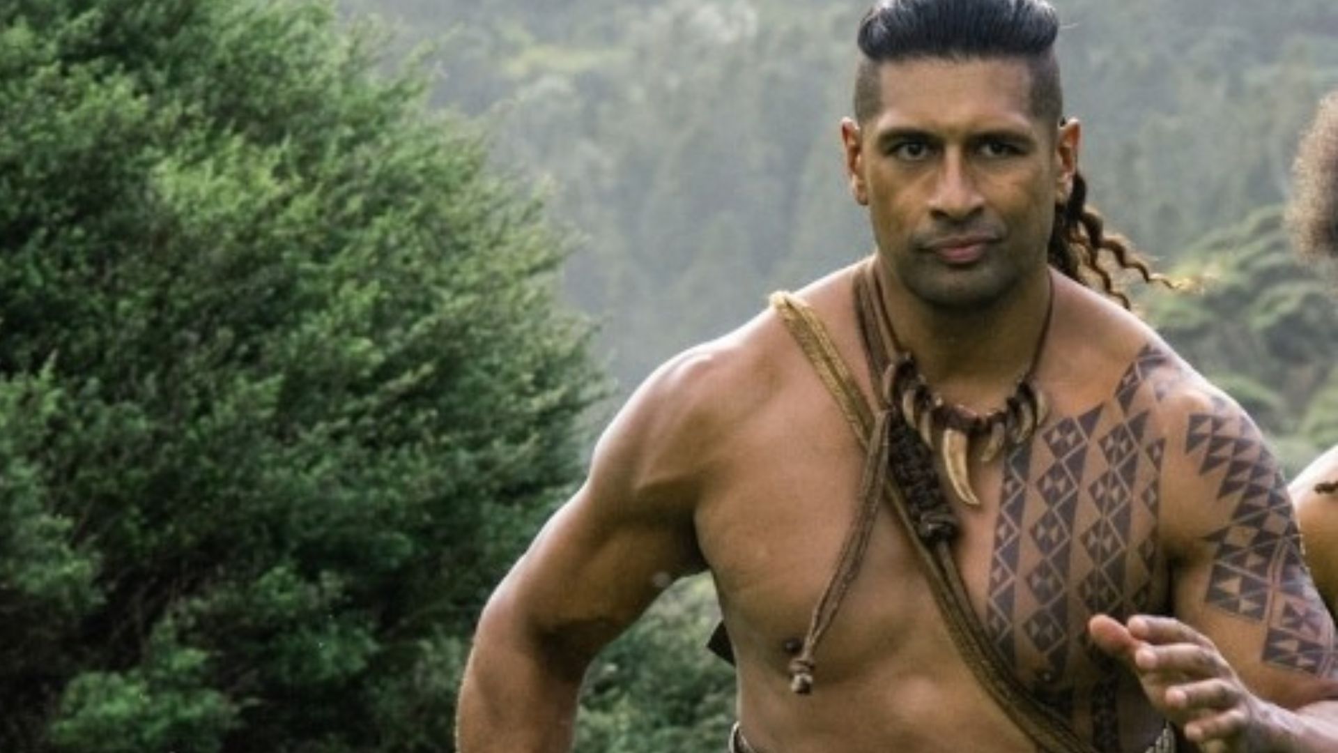 Te Kohe Tuhaka as Namake in Chief of War (Image Via AppleTV+)