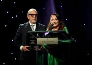 Emilio Estefan and Gloria Estefan speak at the GRAMMY Hall Of Fame Gala (Image via Getty)