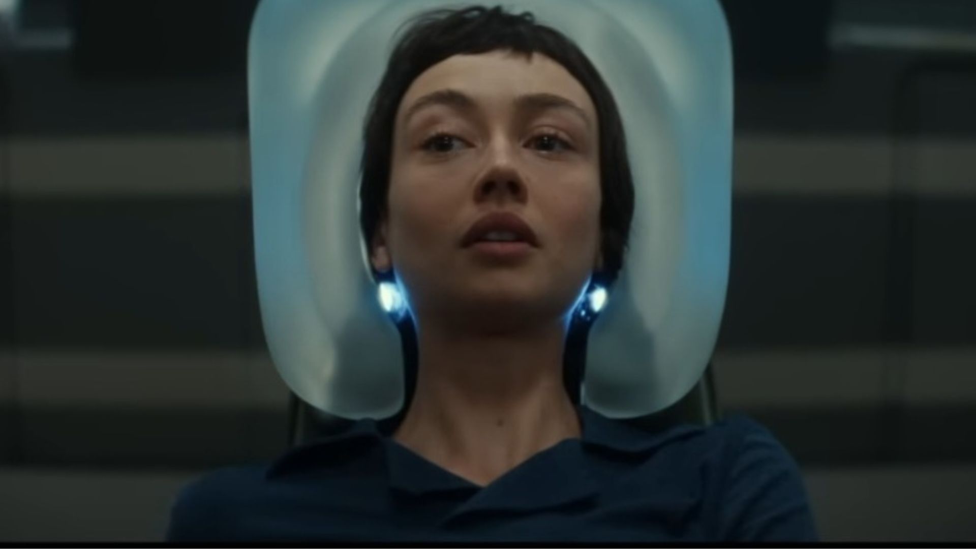 Wendy communicates with a new born Xenomorph in Alien: Earth Episode 4 (Image Via YouTube/@FX Networks)