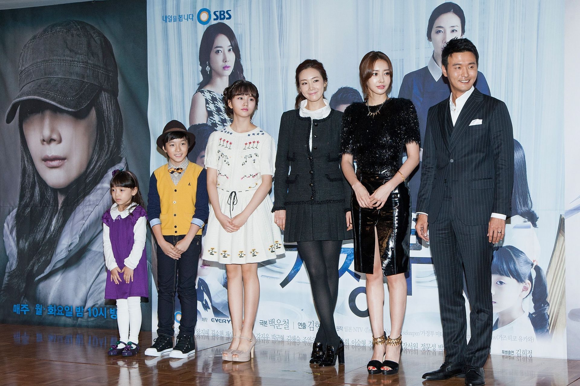 Actors Kang Ji-Woo, Nam Da-Reum, Kim So-Hyun, Choi Ji-Woo, Wang Ji-Hye and Lee Sung-Jae attend the SBS Drama &#039;I&#039;m Mita, Your Housekeeper&#039; press conference on September 16, 2013 in Seoul, South Korea. | Image via: Getty