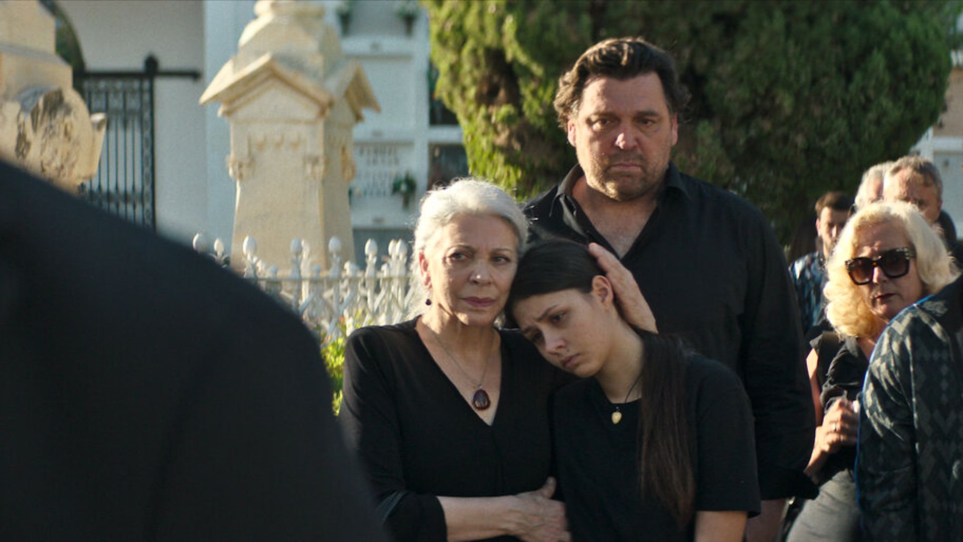Two Graves (Image via Netflix)