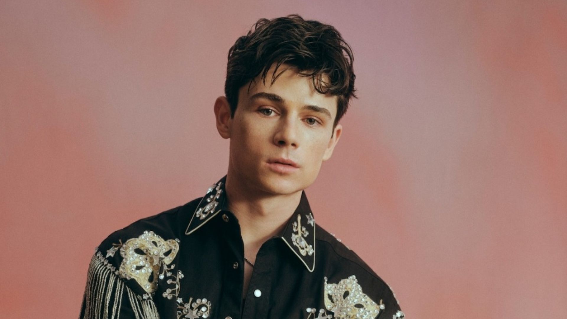 Ashby Gentry plays Alex Walter in My Life with the Walter Boys Season 1 (Image Via Tudum By Netflix)